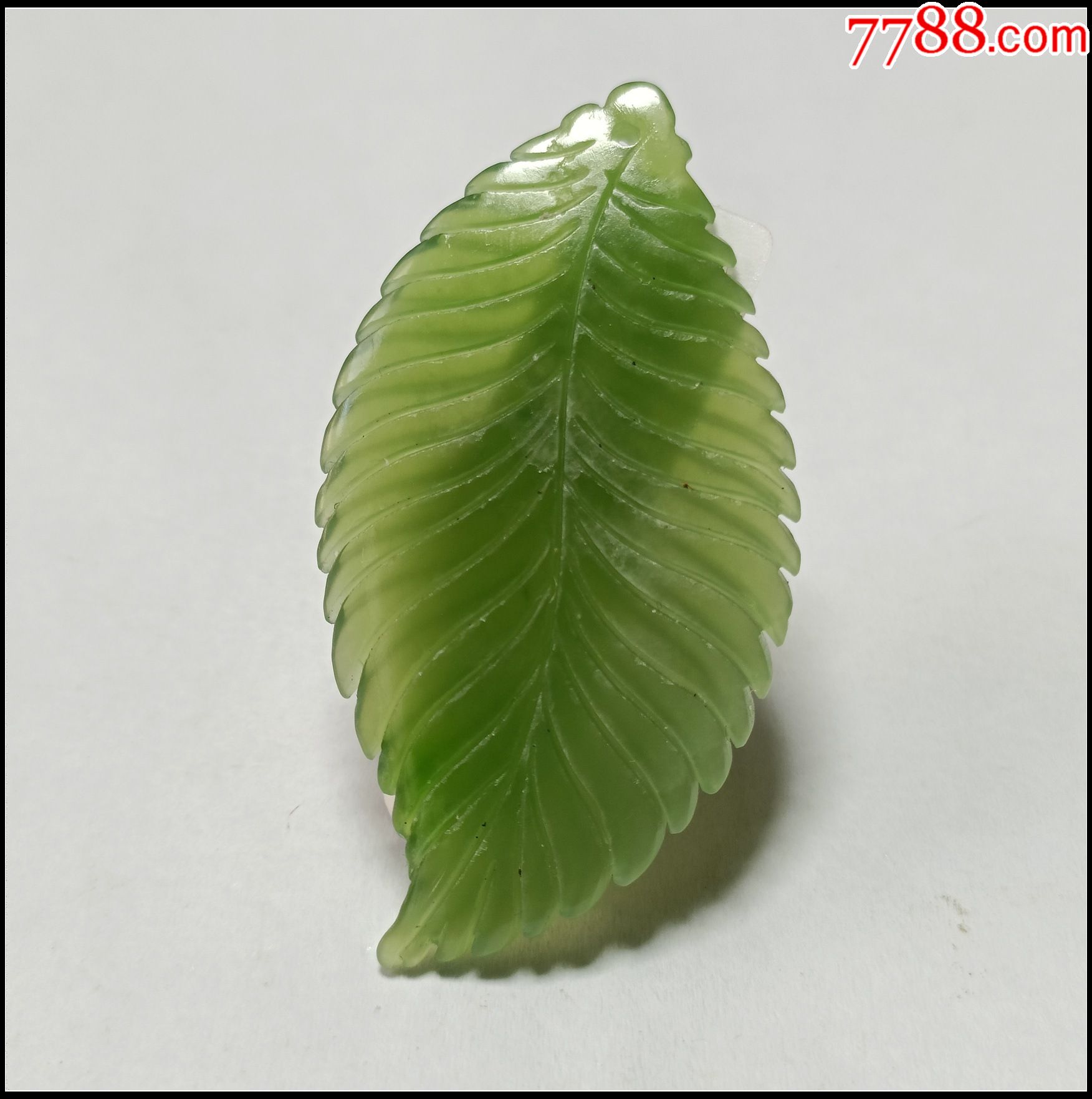 天然新疆和田玉碧玉秀气薄款叶子吊坠