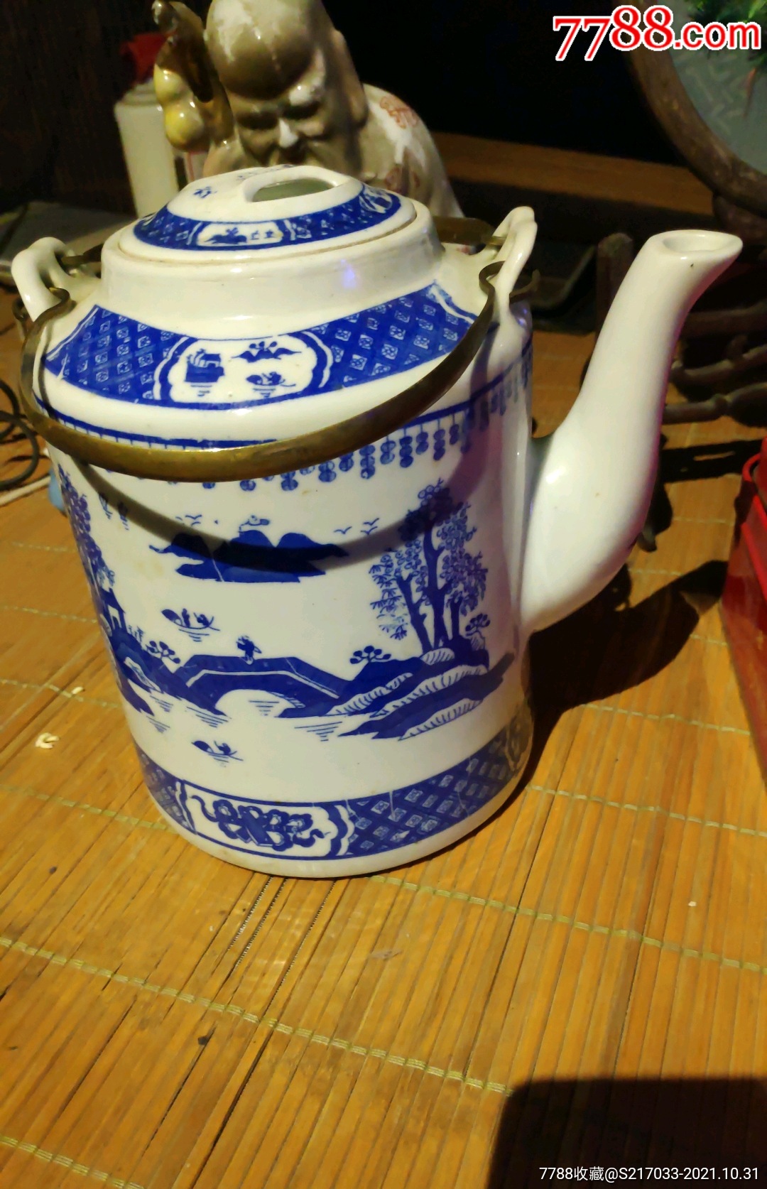 景德镇提梁壶