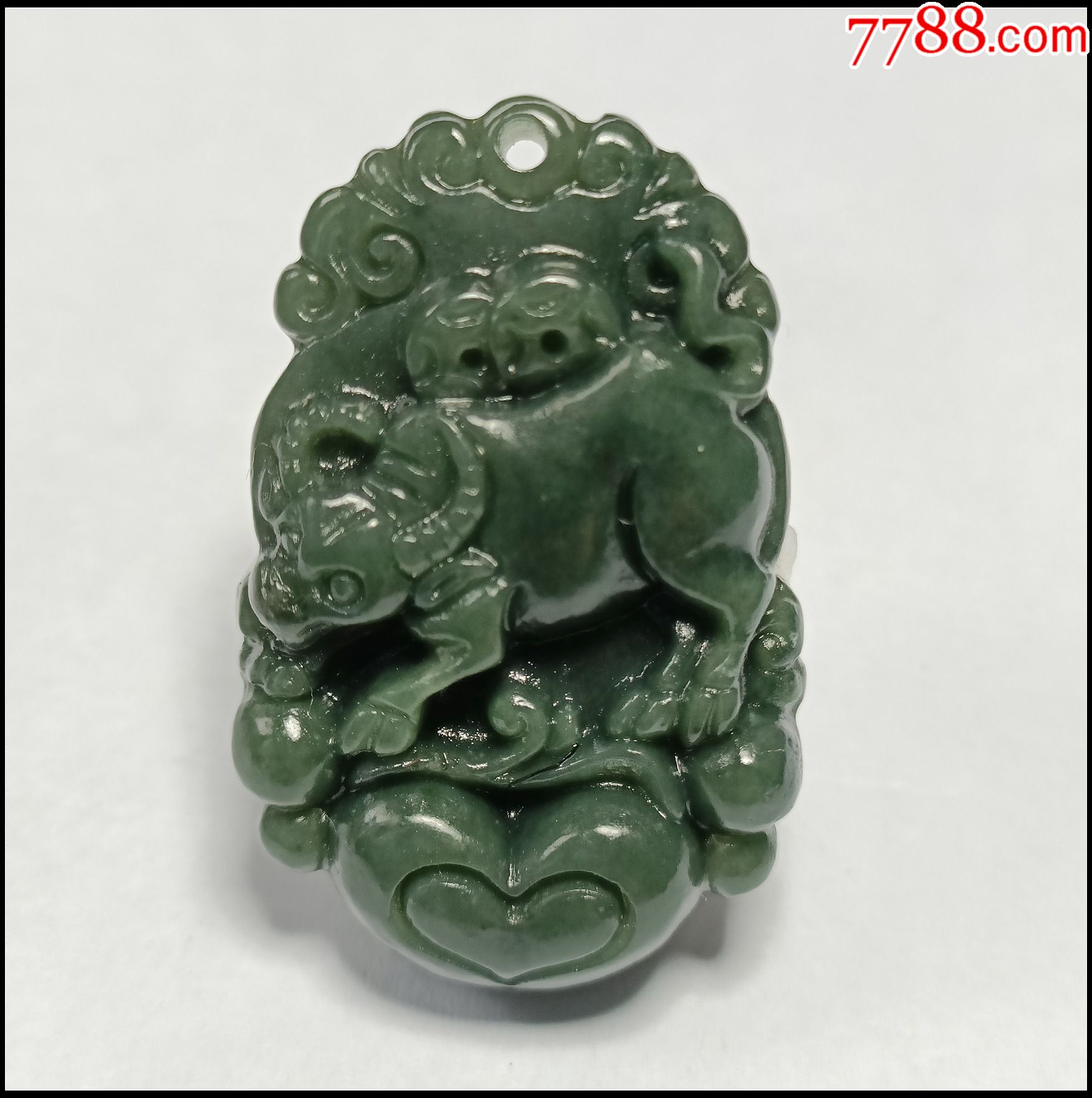 天然新疆和田玉生肖牛吊坠