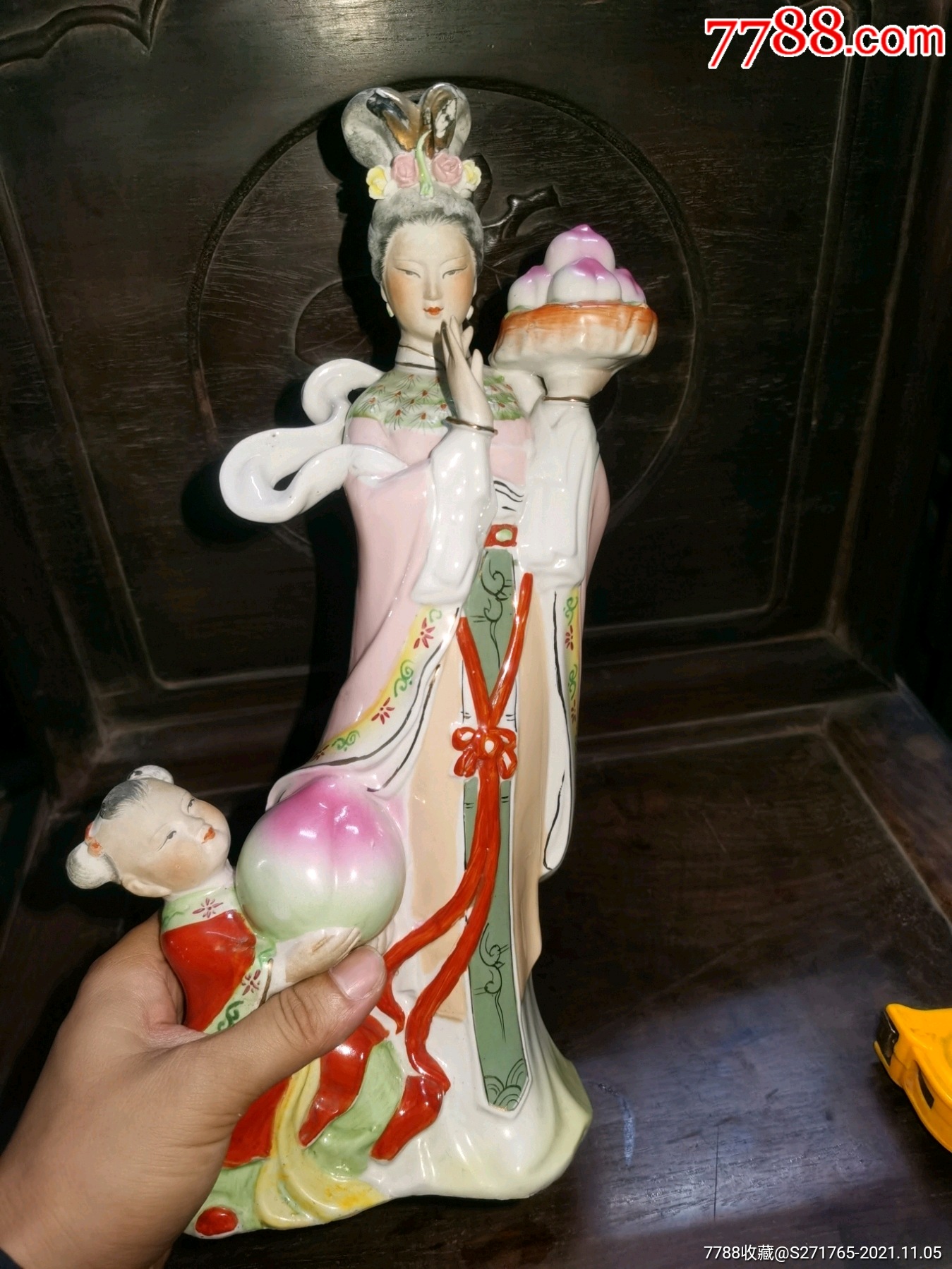 老枫溪瓷塑美女童子献桃
