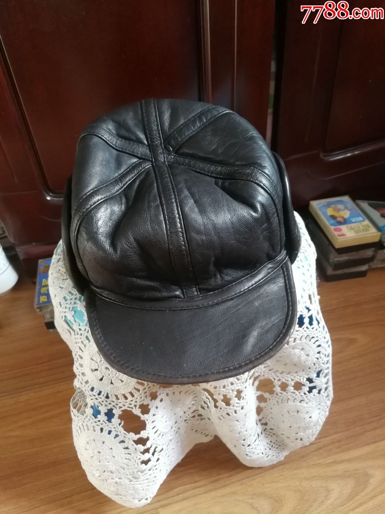 老式皮毛帽子一个