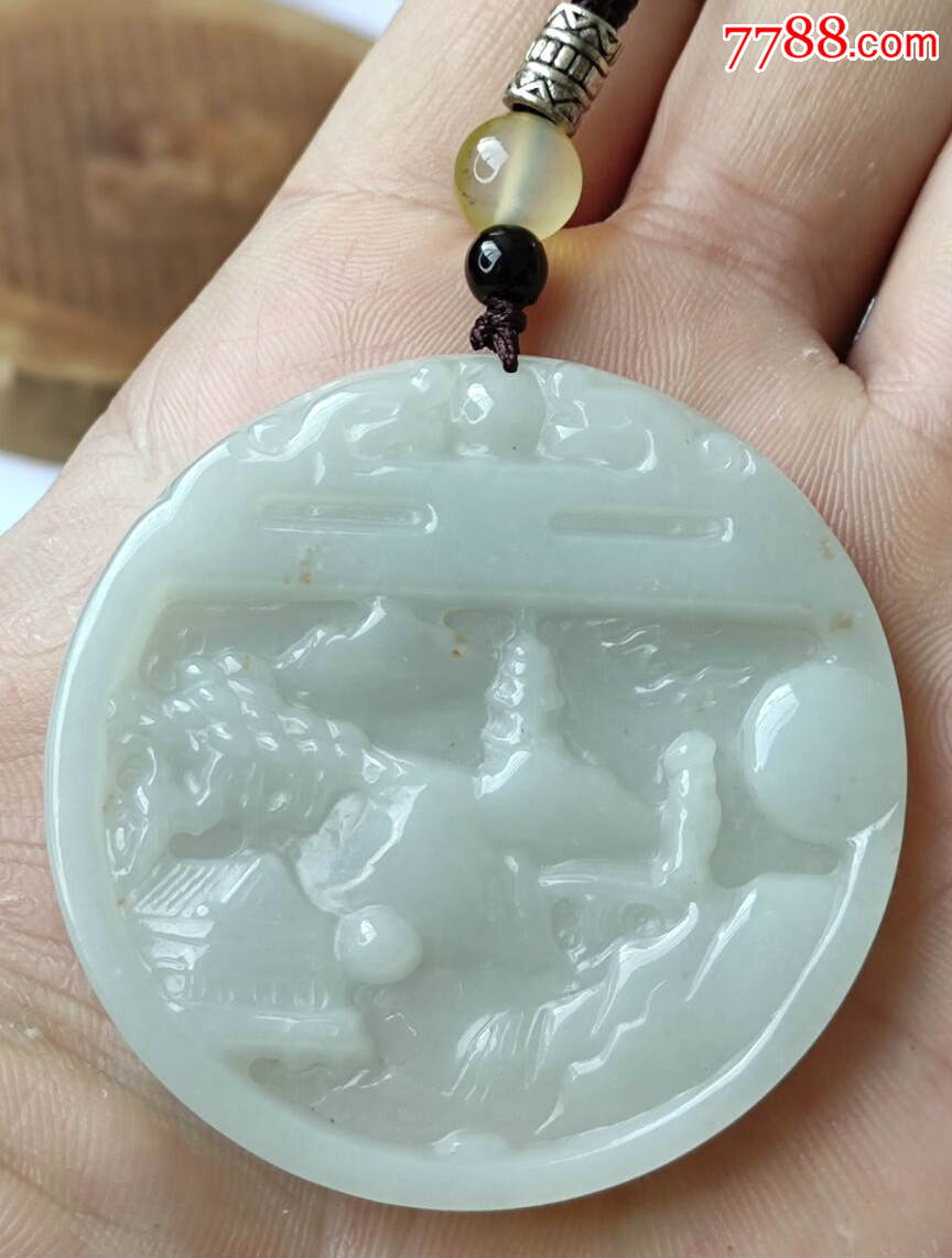 翡翠山水圆牌底子干净细腻撒金黄大件