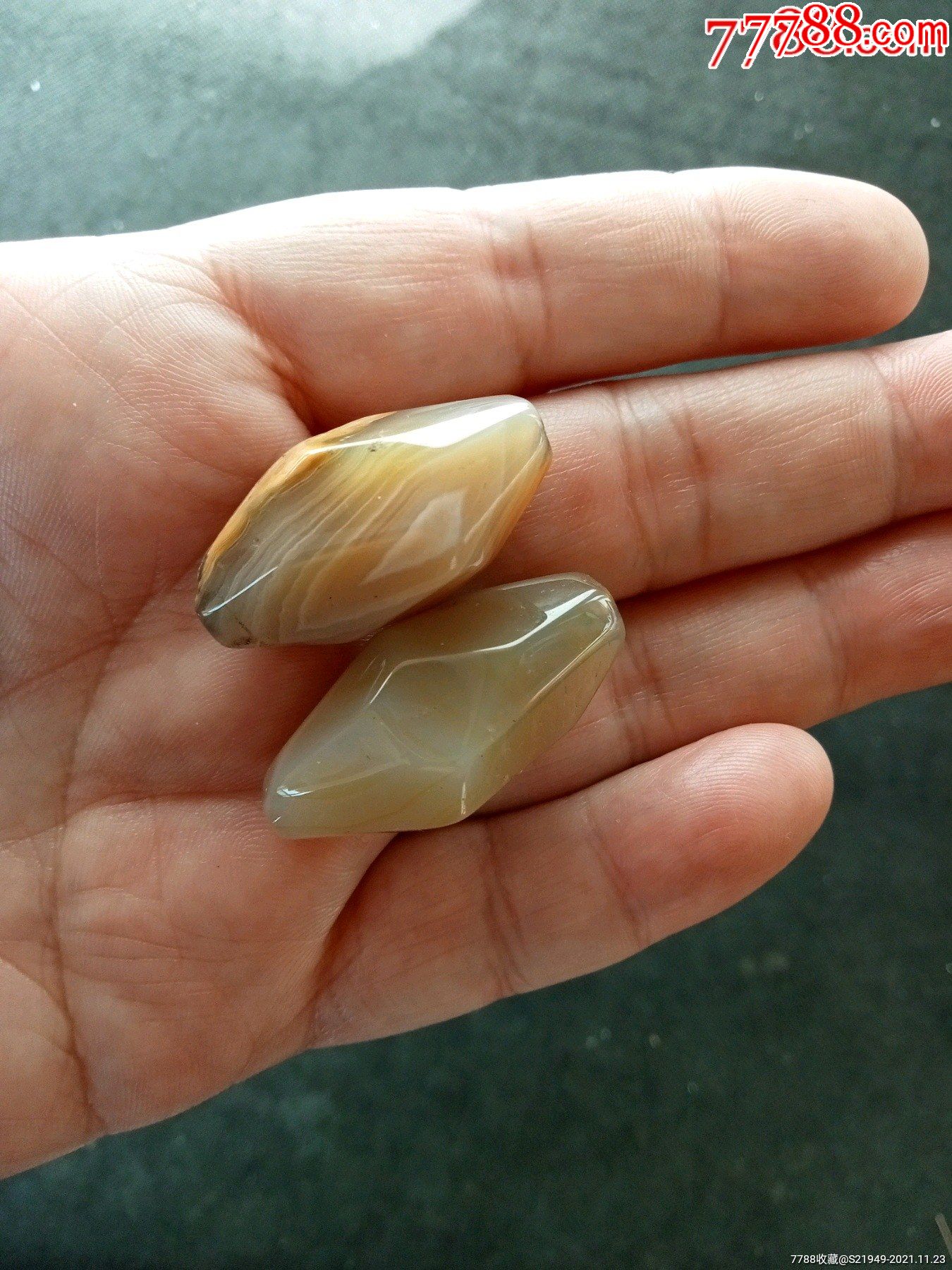 老黄玛瑙珠手链一件￥29810品99清代蒙古红玛瑙棱型珠手链一件