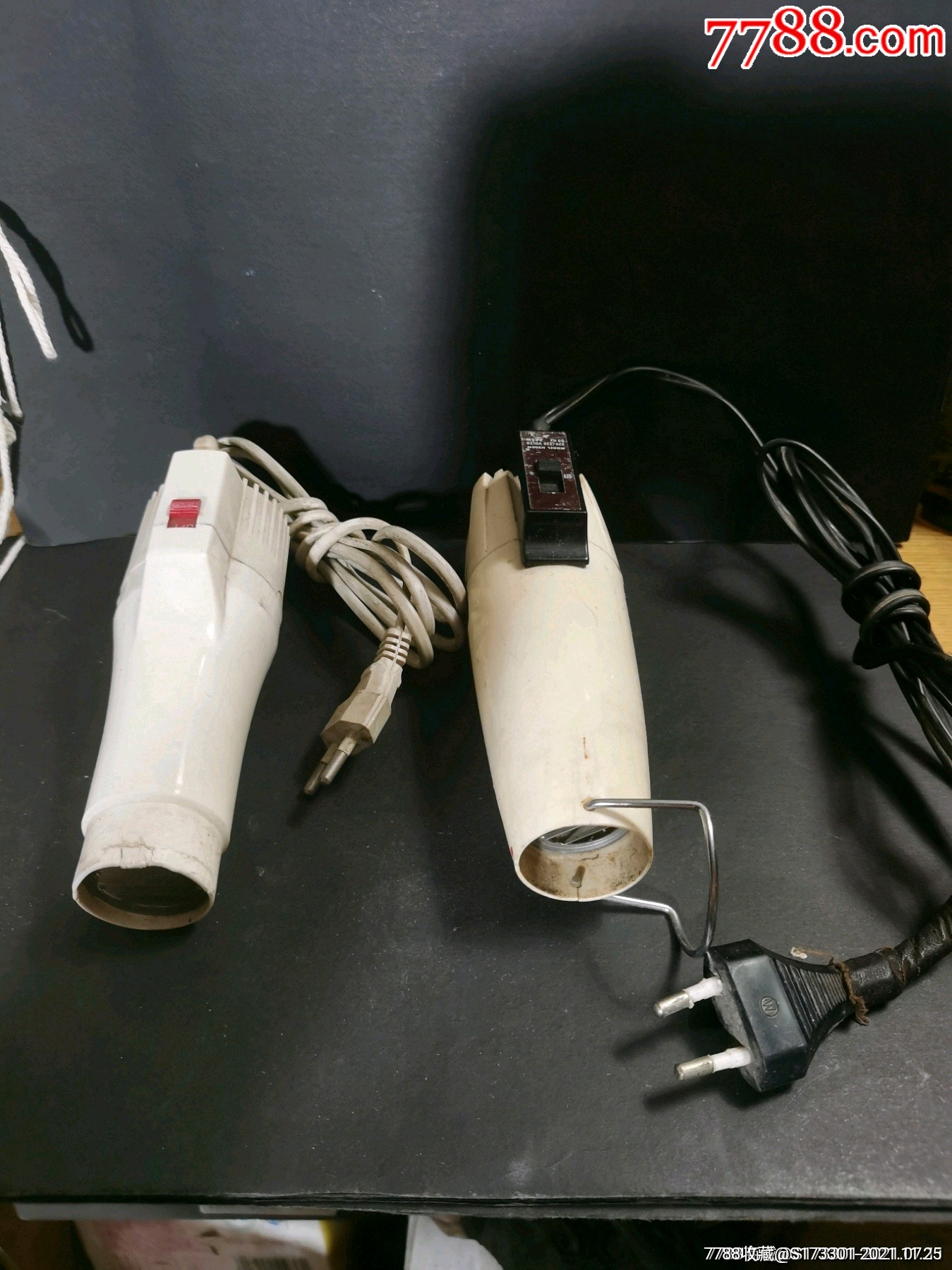 八十年代电吹风机两个