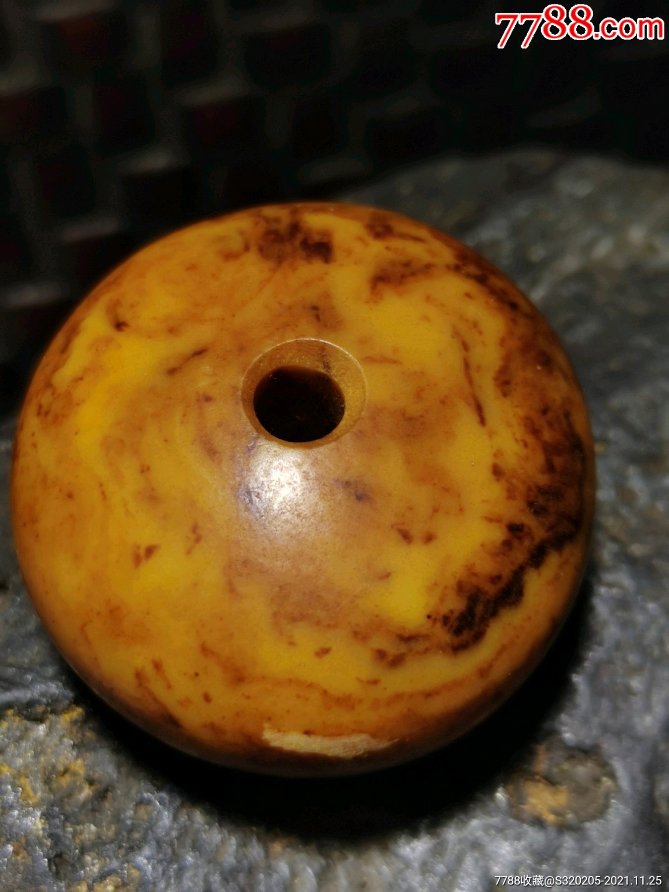 天然老蜜蜡鸡油红墩子一枚