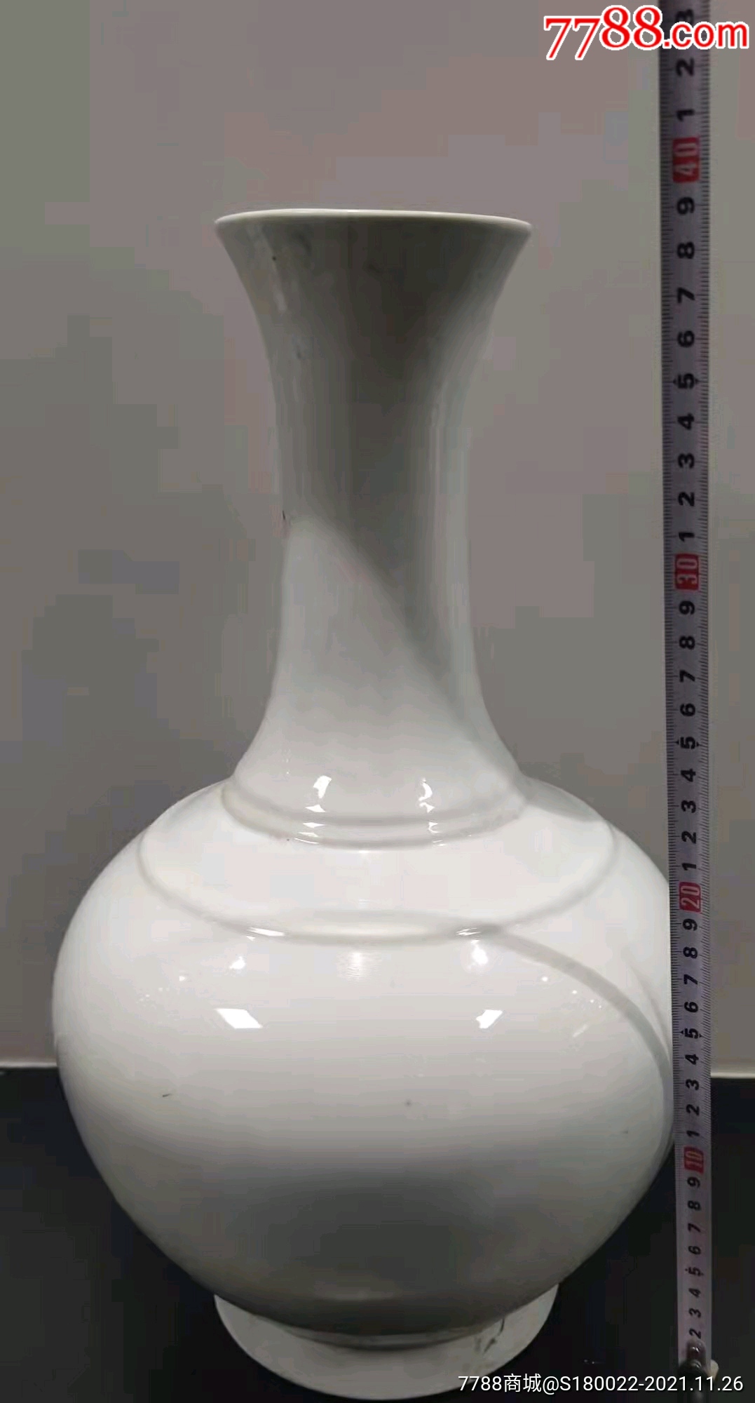 民国白瓷天球瓶