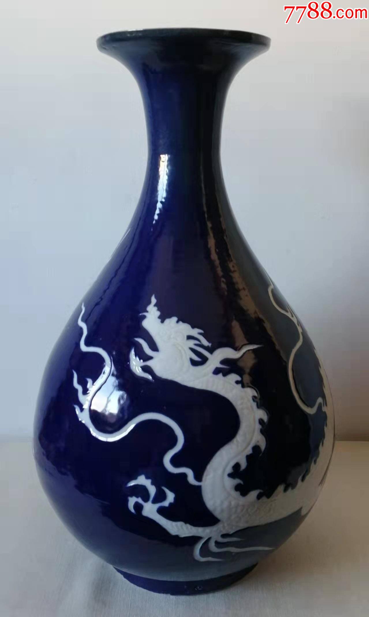 元代蓝釉刻龙纹玉壶春瓶