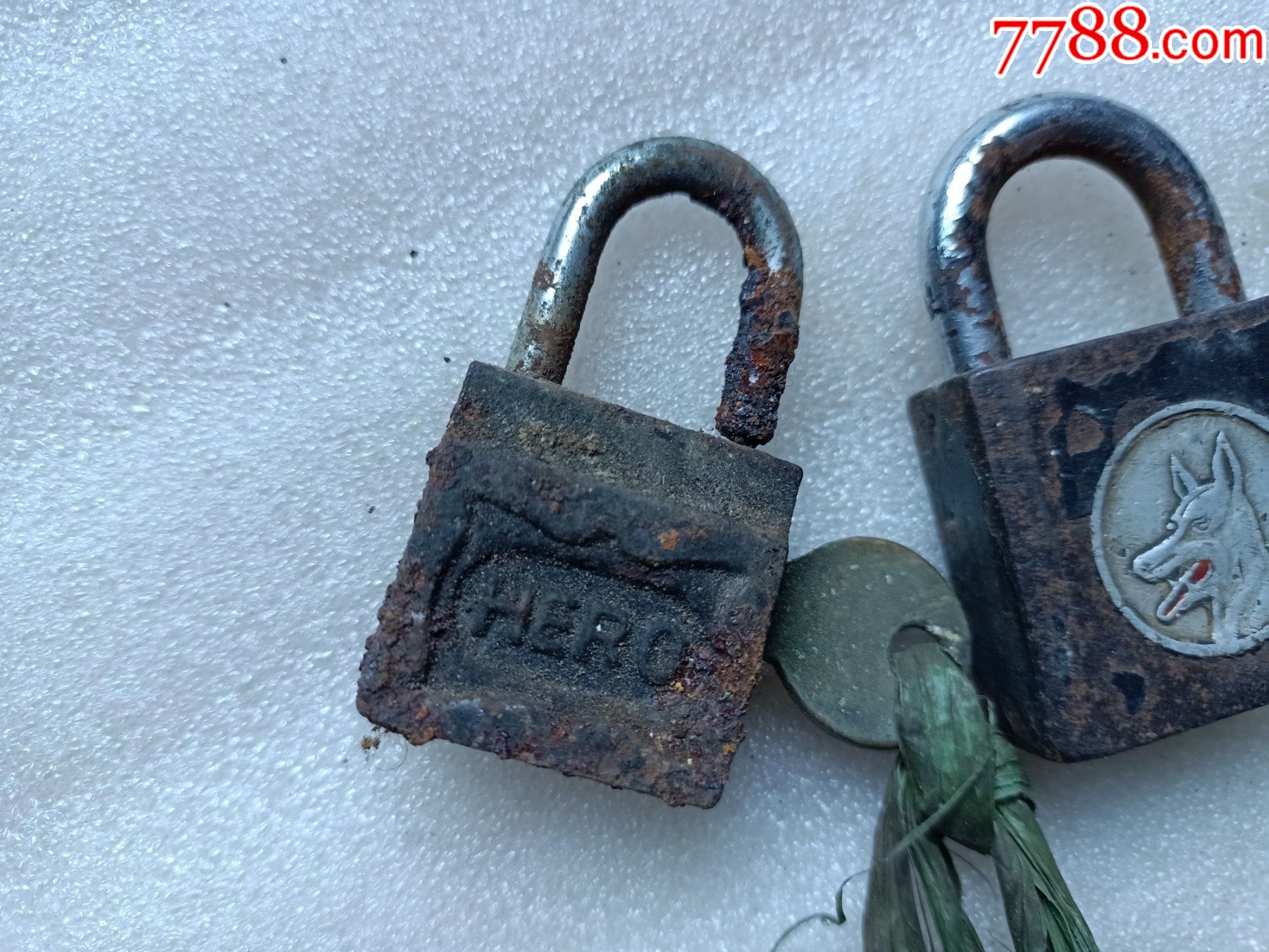 两把锁一起拍e64狼狗牌锁好用两把原钥匙另一个锈住了不不好用品相