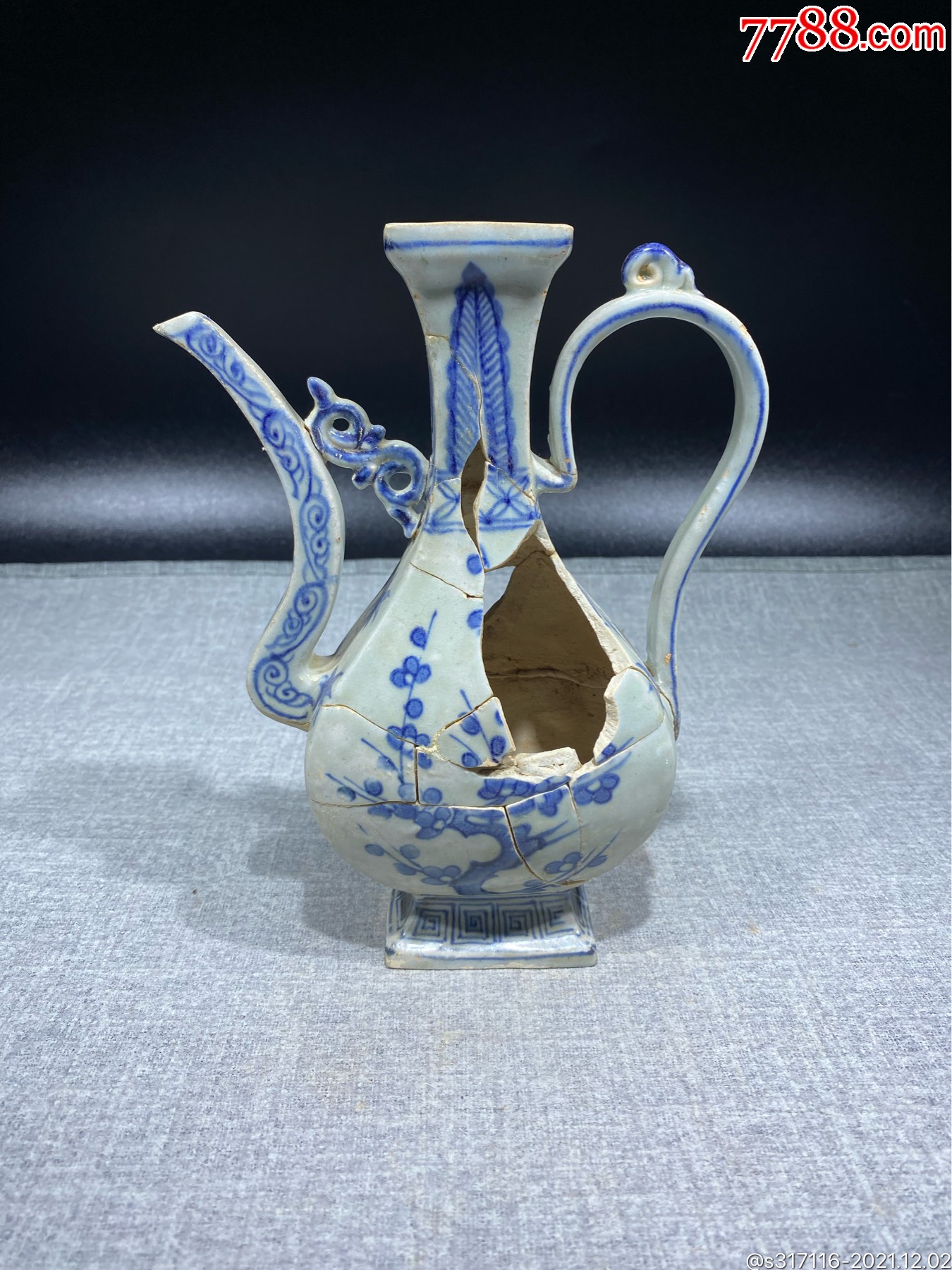明青花花卉执壶修复件