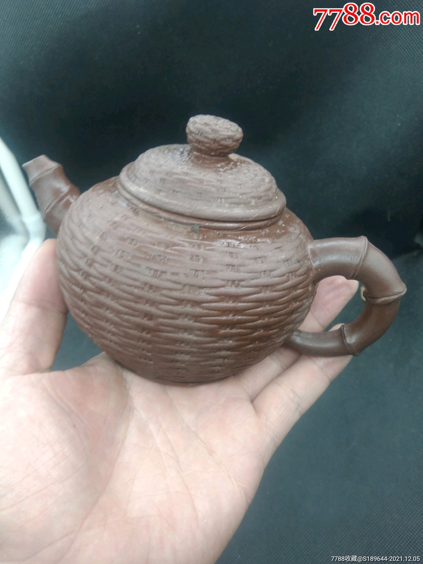 周汉强吓篓形紫砂壶周汉强男1965年4月生于江苏宜兴高级工艺美术师