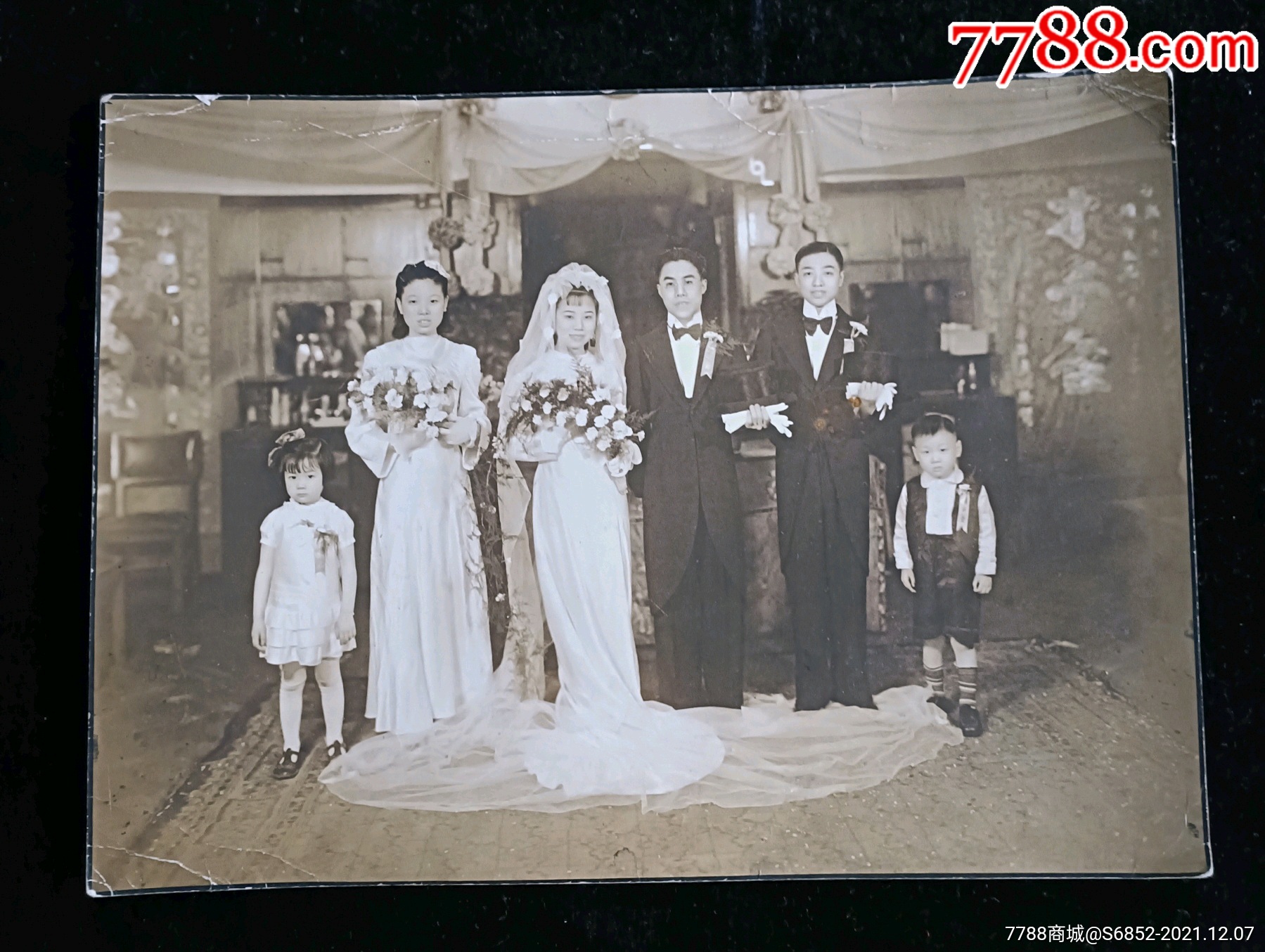 上海一家人不同年代合影照片