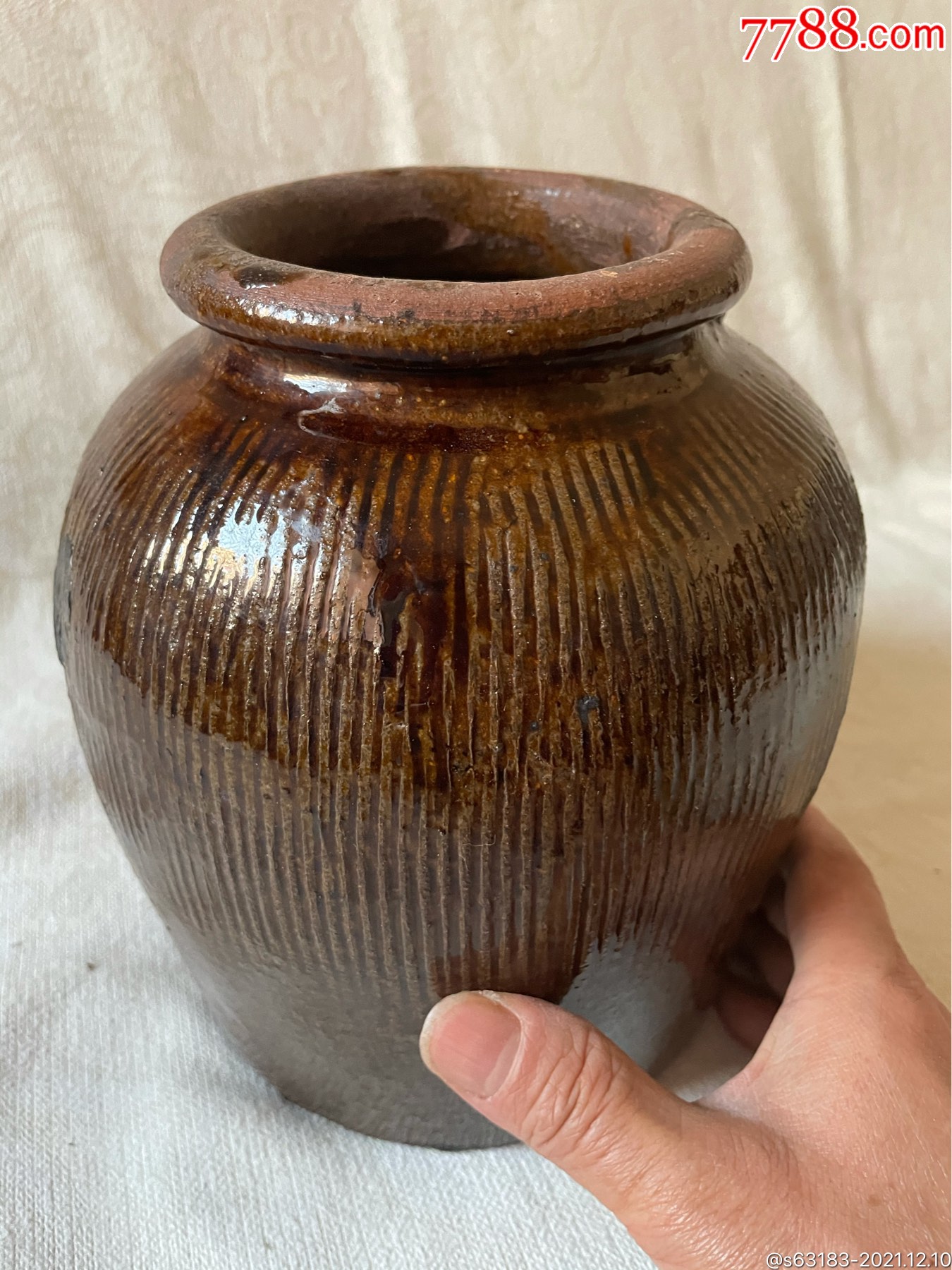 一个漂亮的老紫金釉小缸