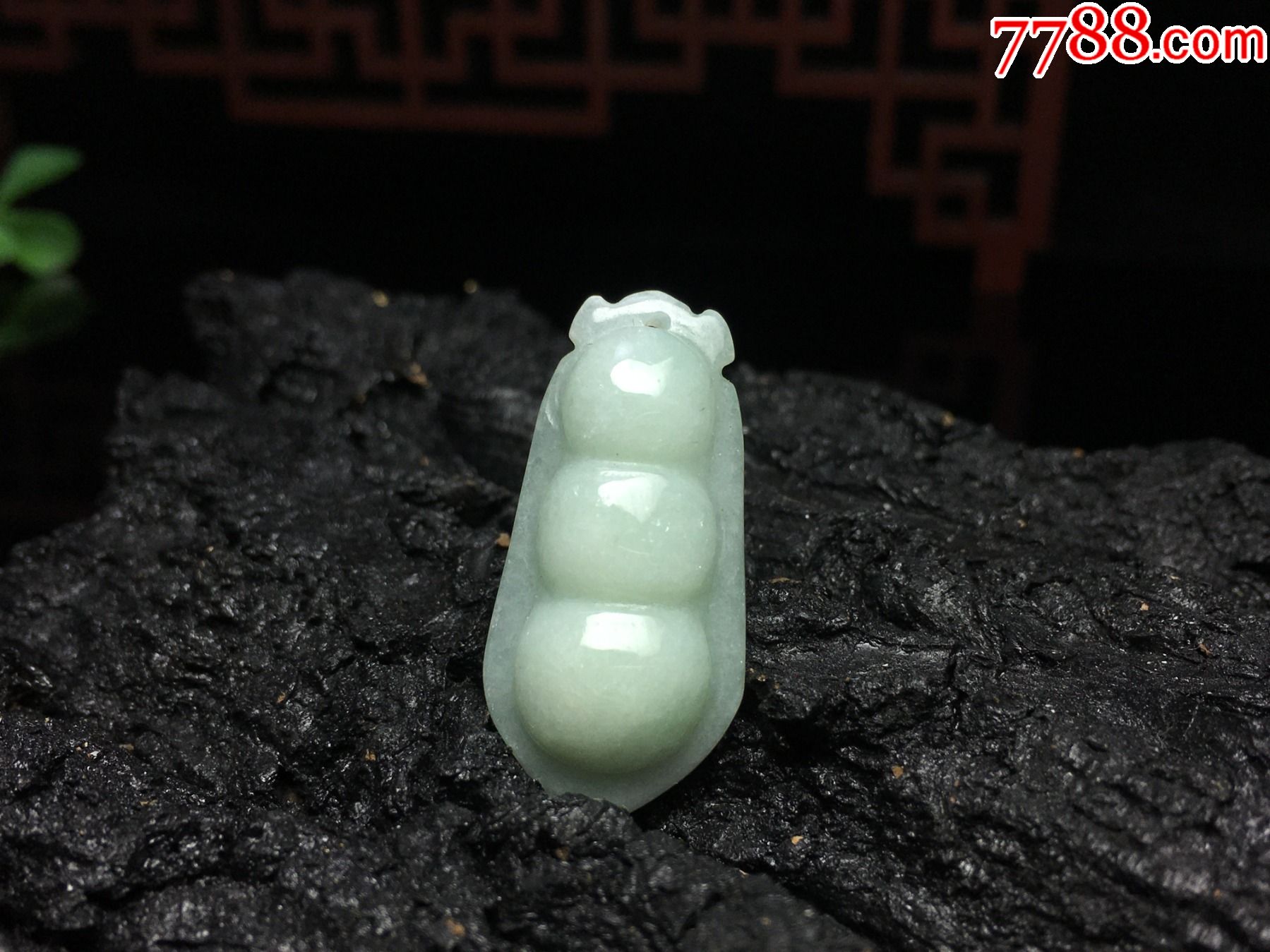 天然翡翠a货淡绿四季豆福豆吊坠