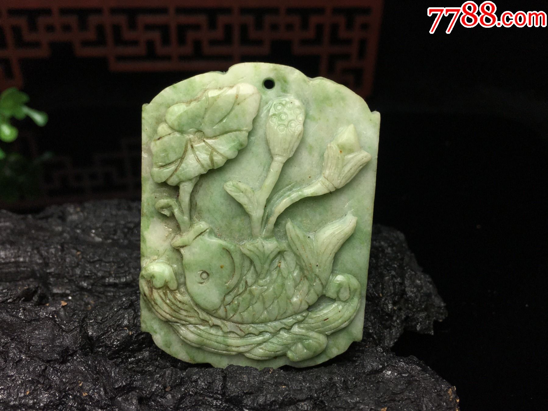 天然绿白独玉连年有余荷叶鲤鱼儿玉牌挂件