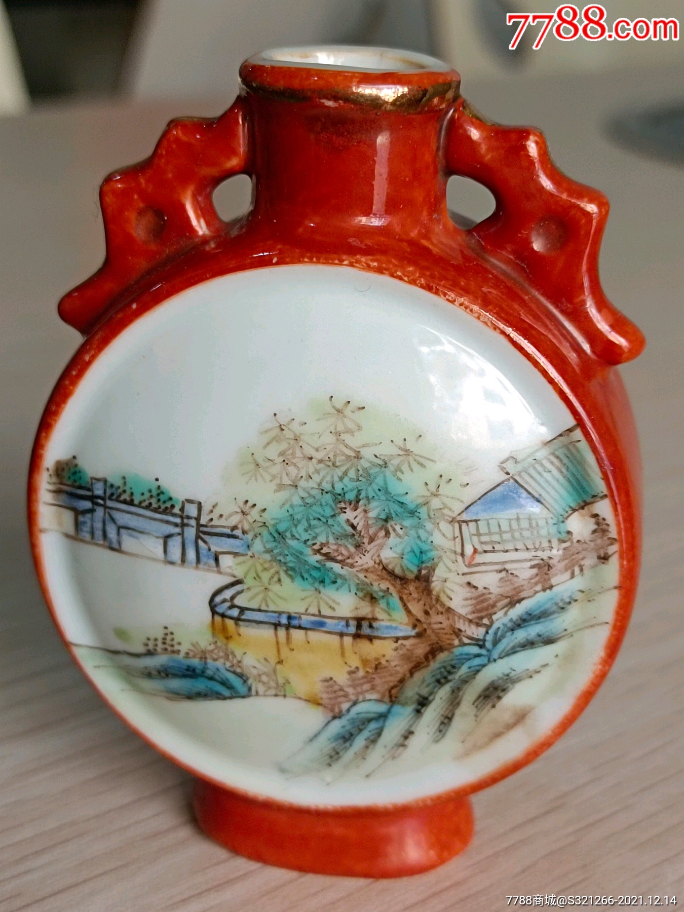 民国矾红浅绛彩鼻烟壶