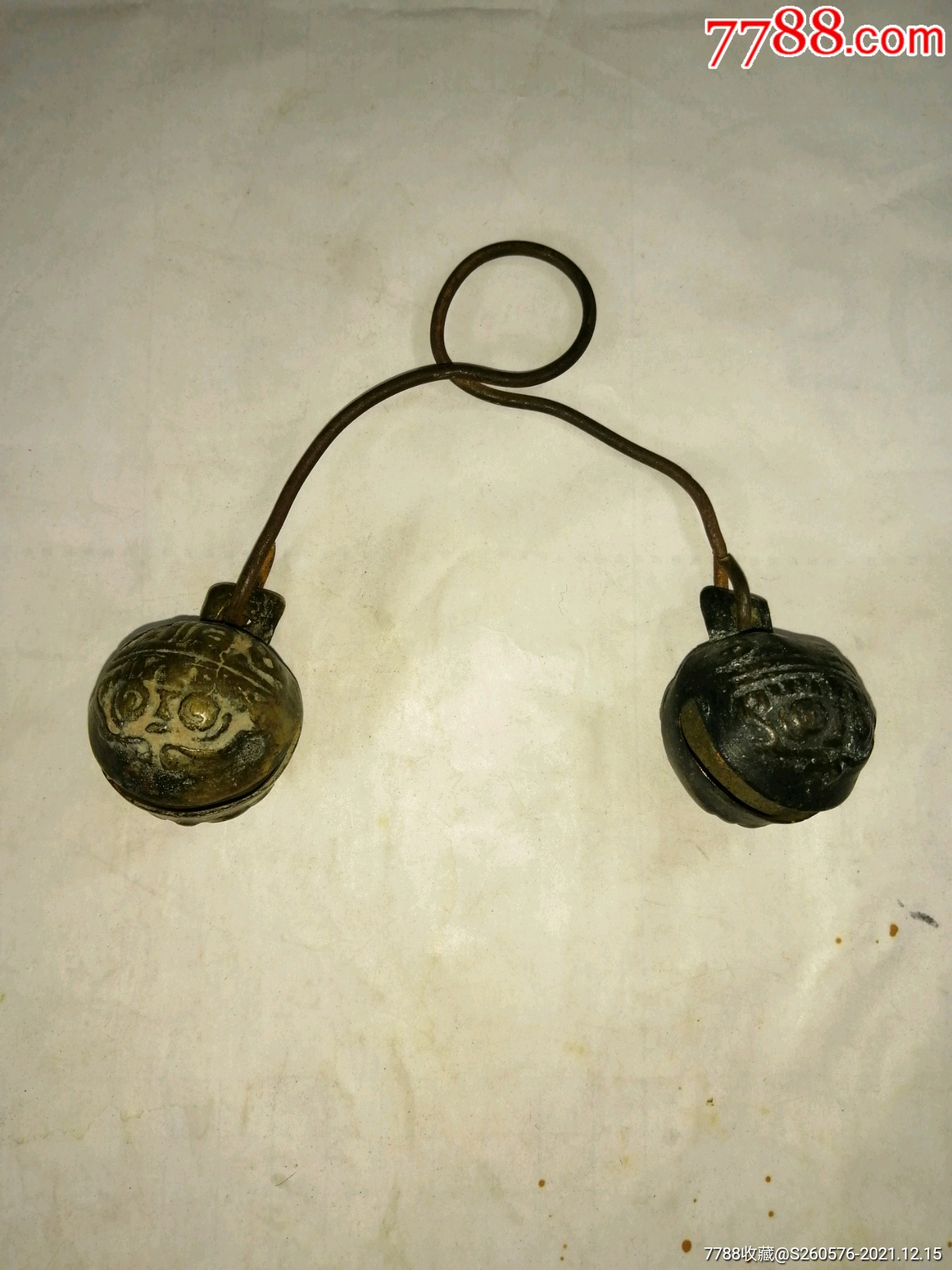 一对虎头铜铃铛