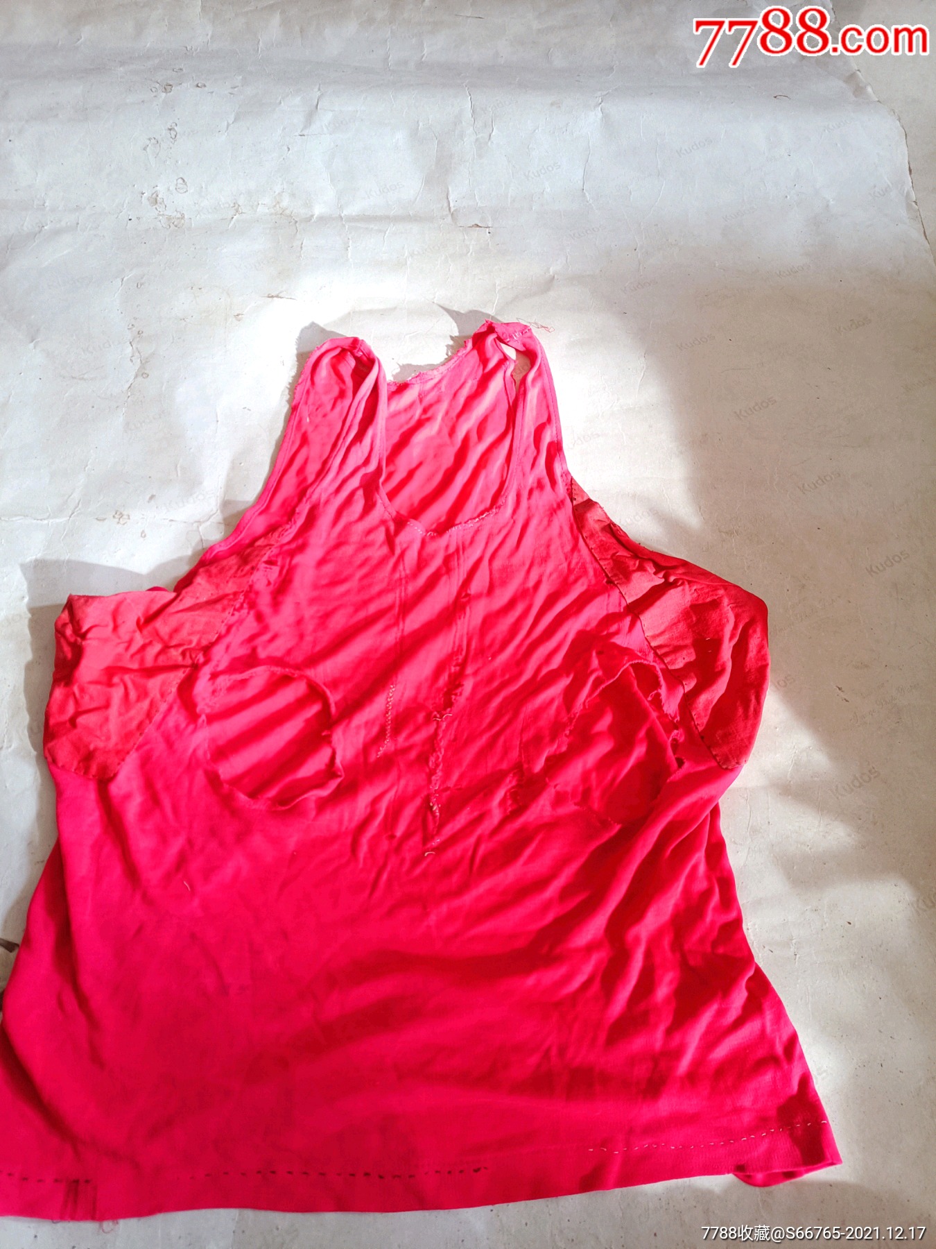 怀旧老式破损二股巾背心