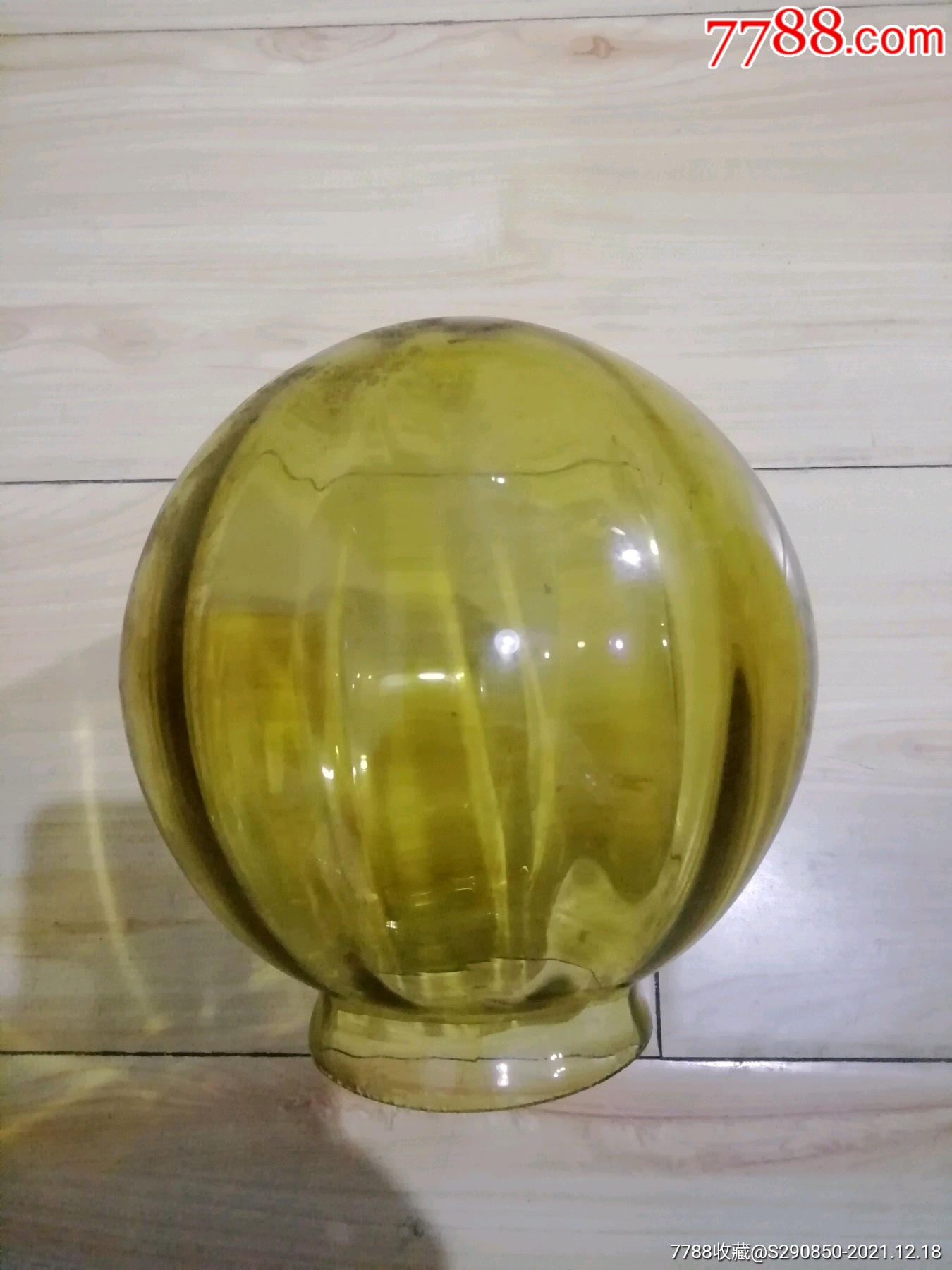 少见黄色老玻璃灯罩
