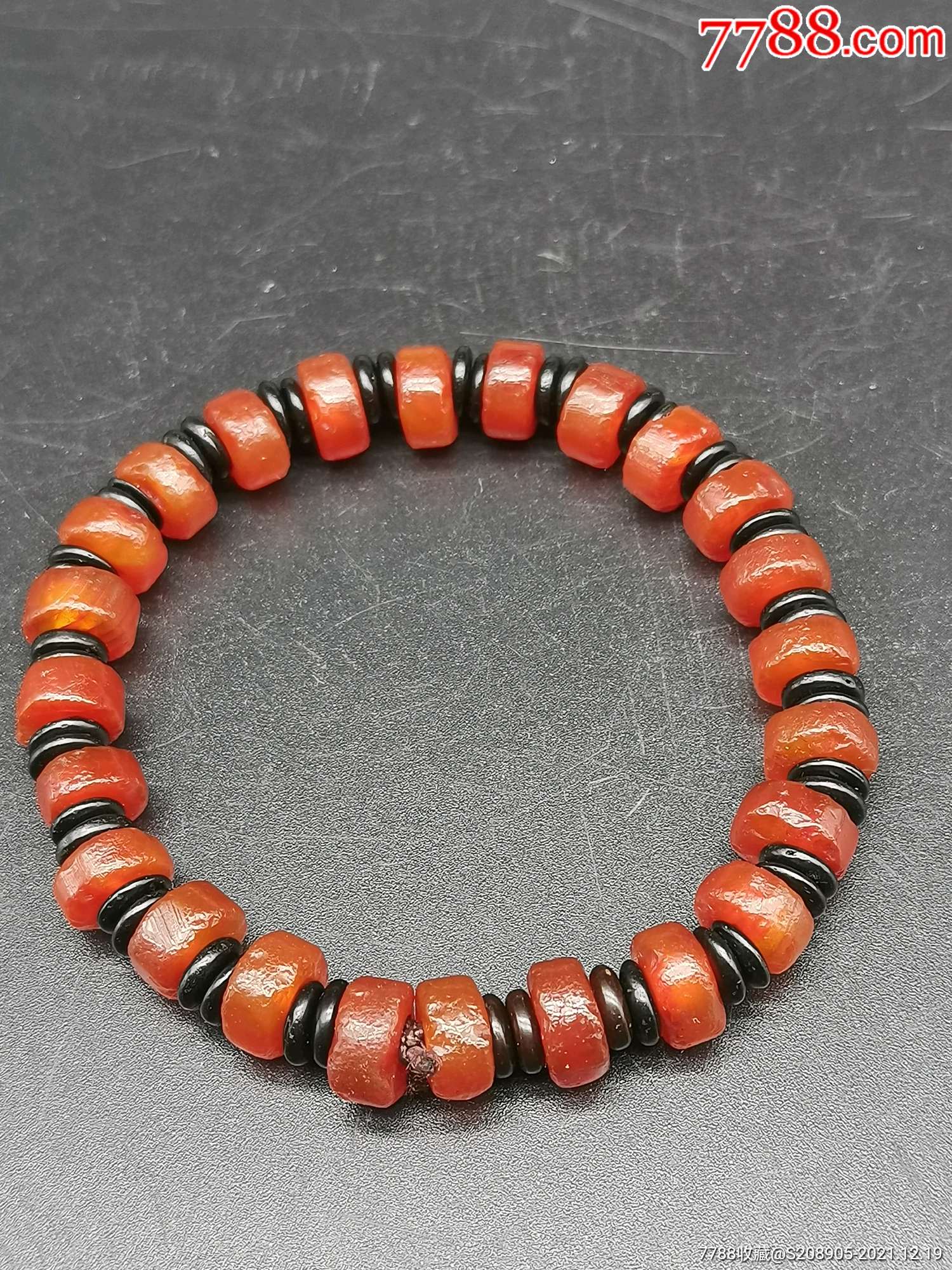 药片玛瑙手串一条