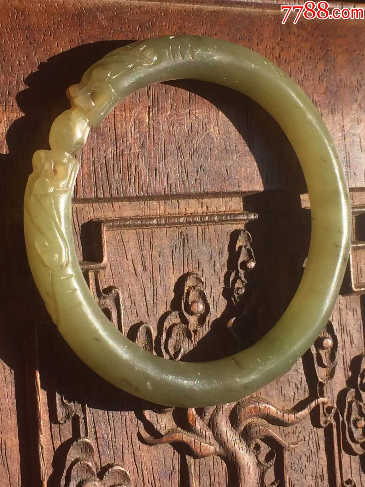 和田玉双龙戏珠手镯