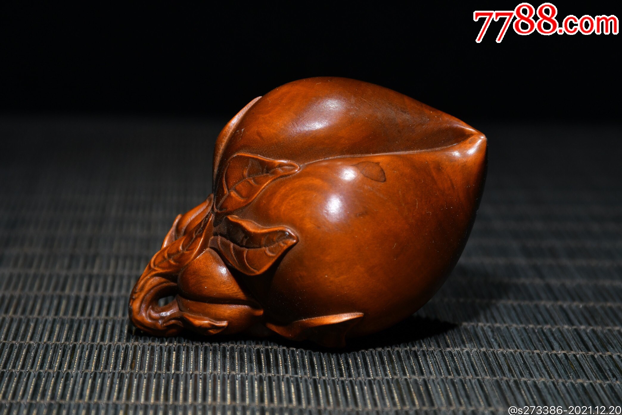 黄杨木精工雕刻寿桃长4cm宽4cm高7cm重45g