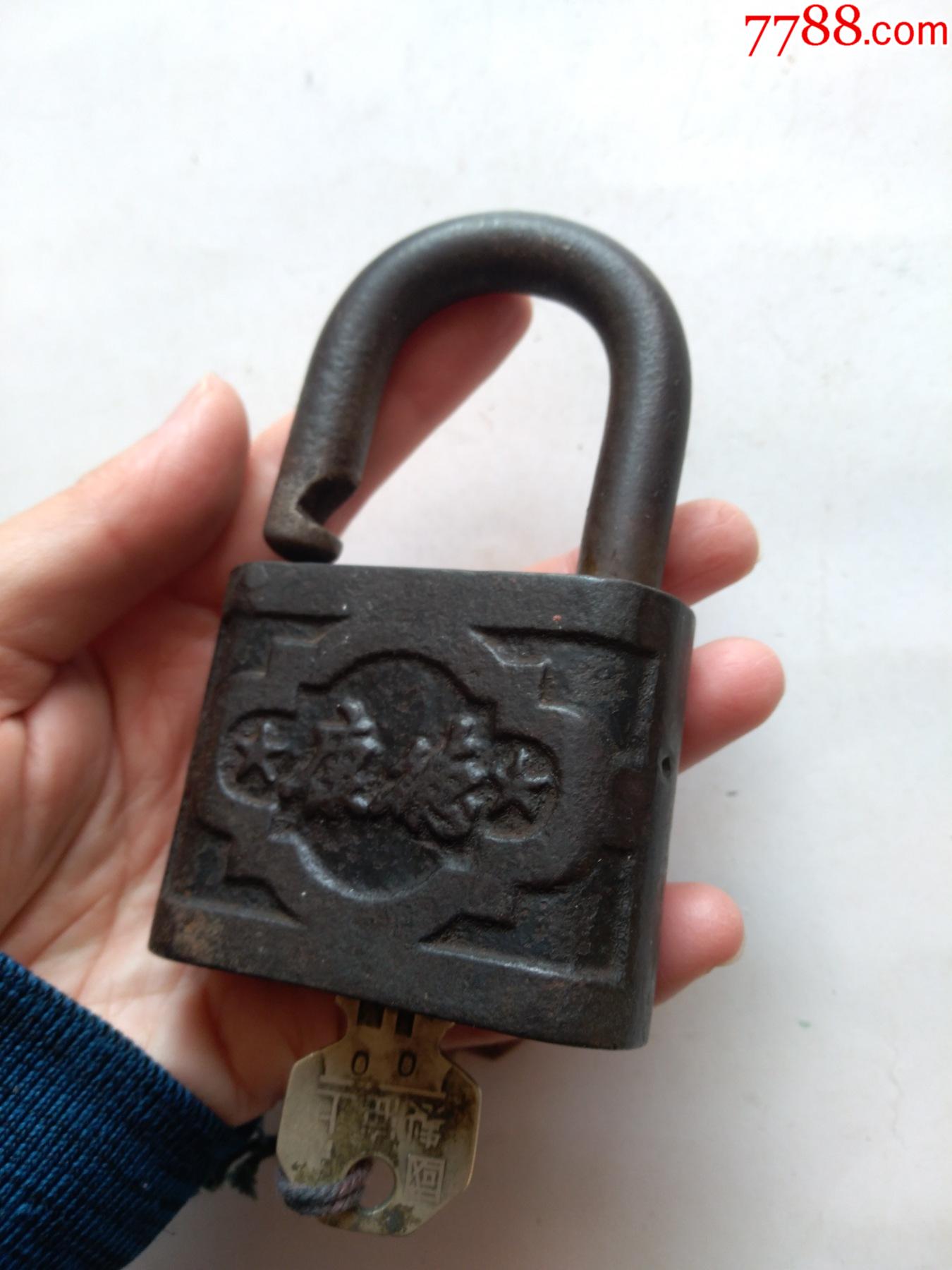 民国时期康德大铁锁带两把原装钥匙非常稀少好使点图可放大