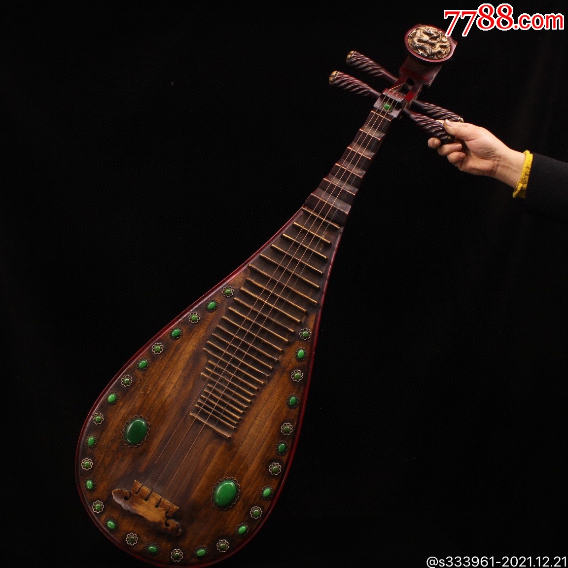 旧藏老红木纯手工打造镶嵌宝石琵琶一把