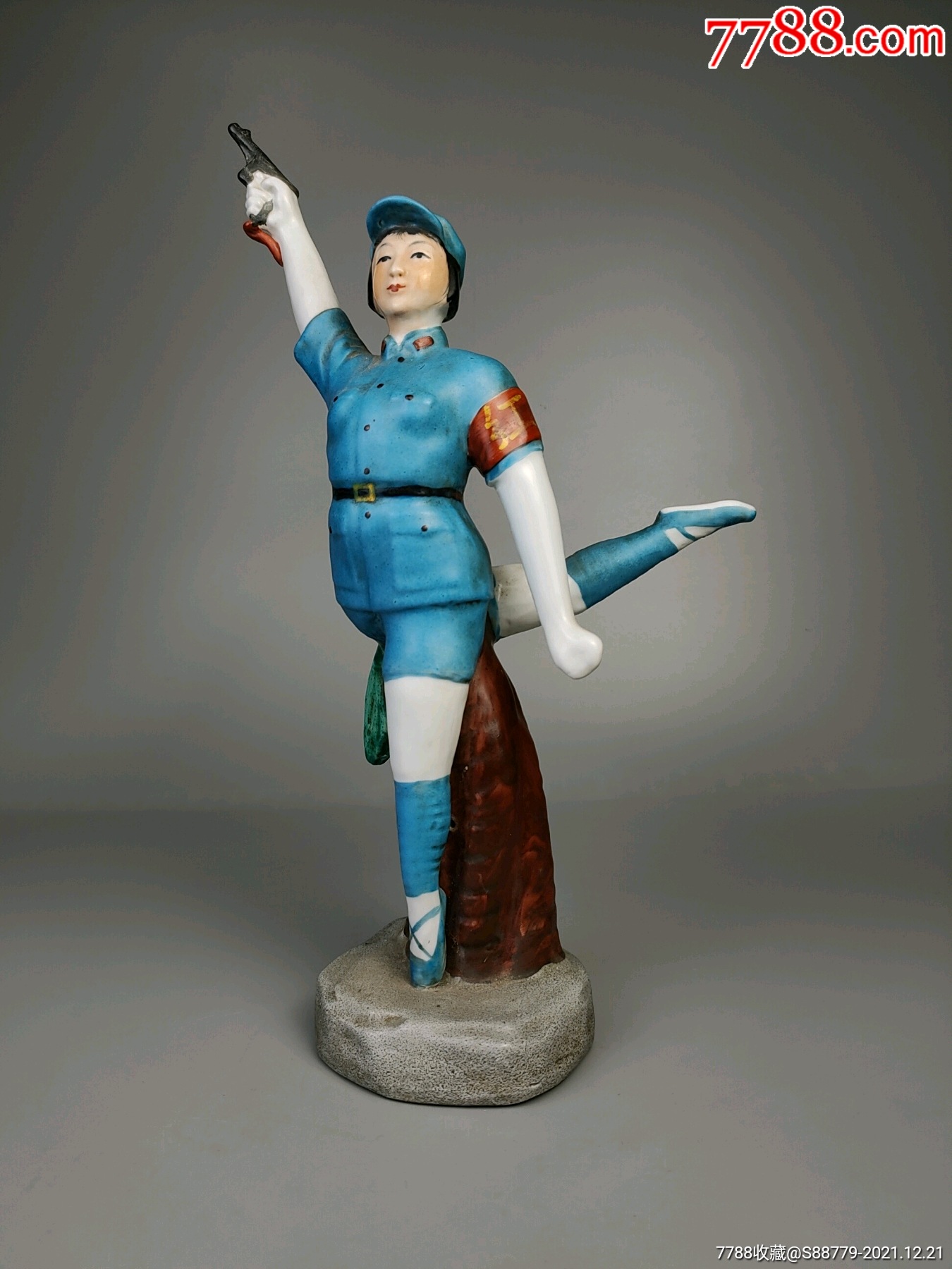 567红色人物红军雕塑瓷像品好