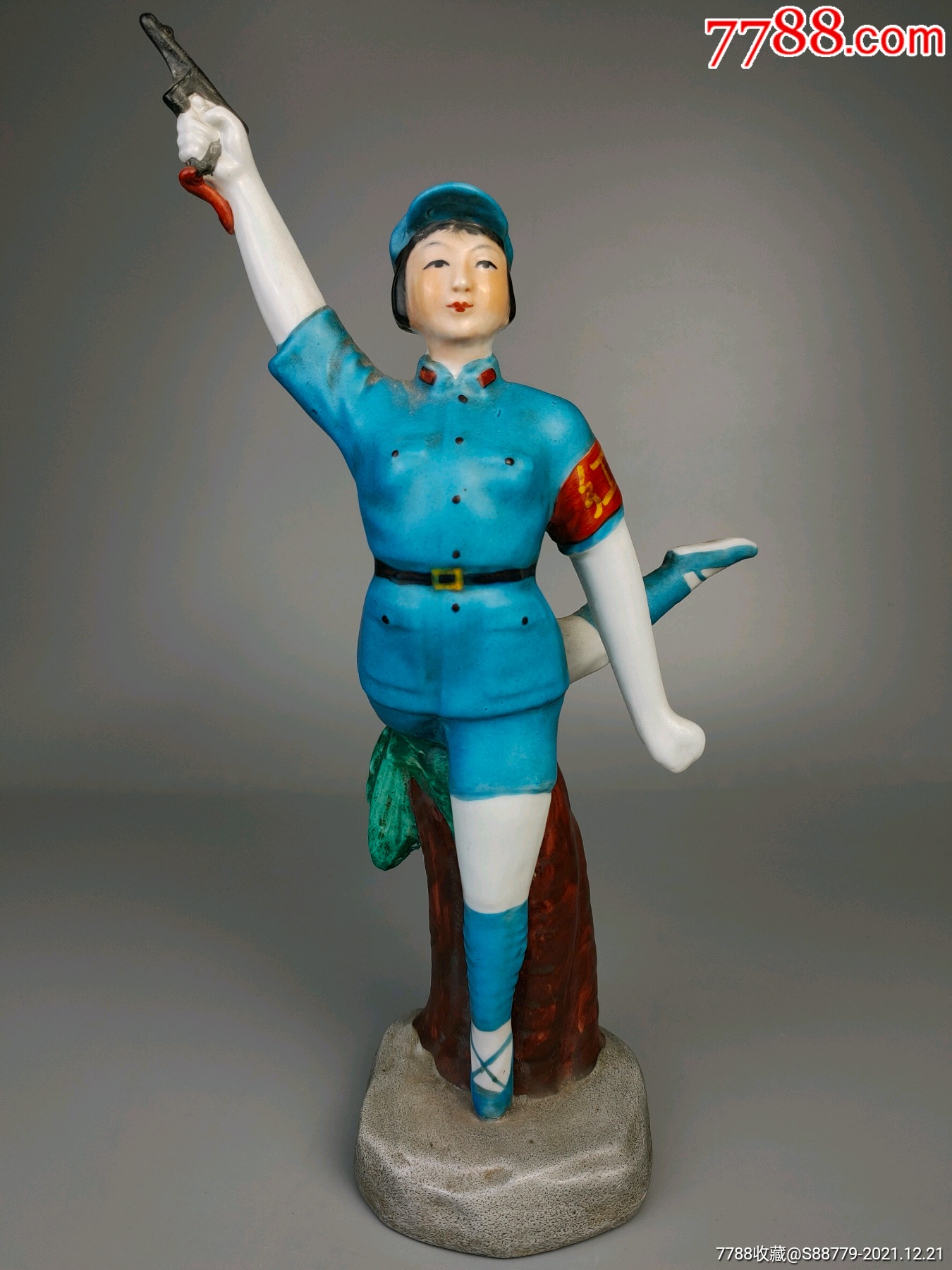 567红色人物红军雕塑瓷像品好