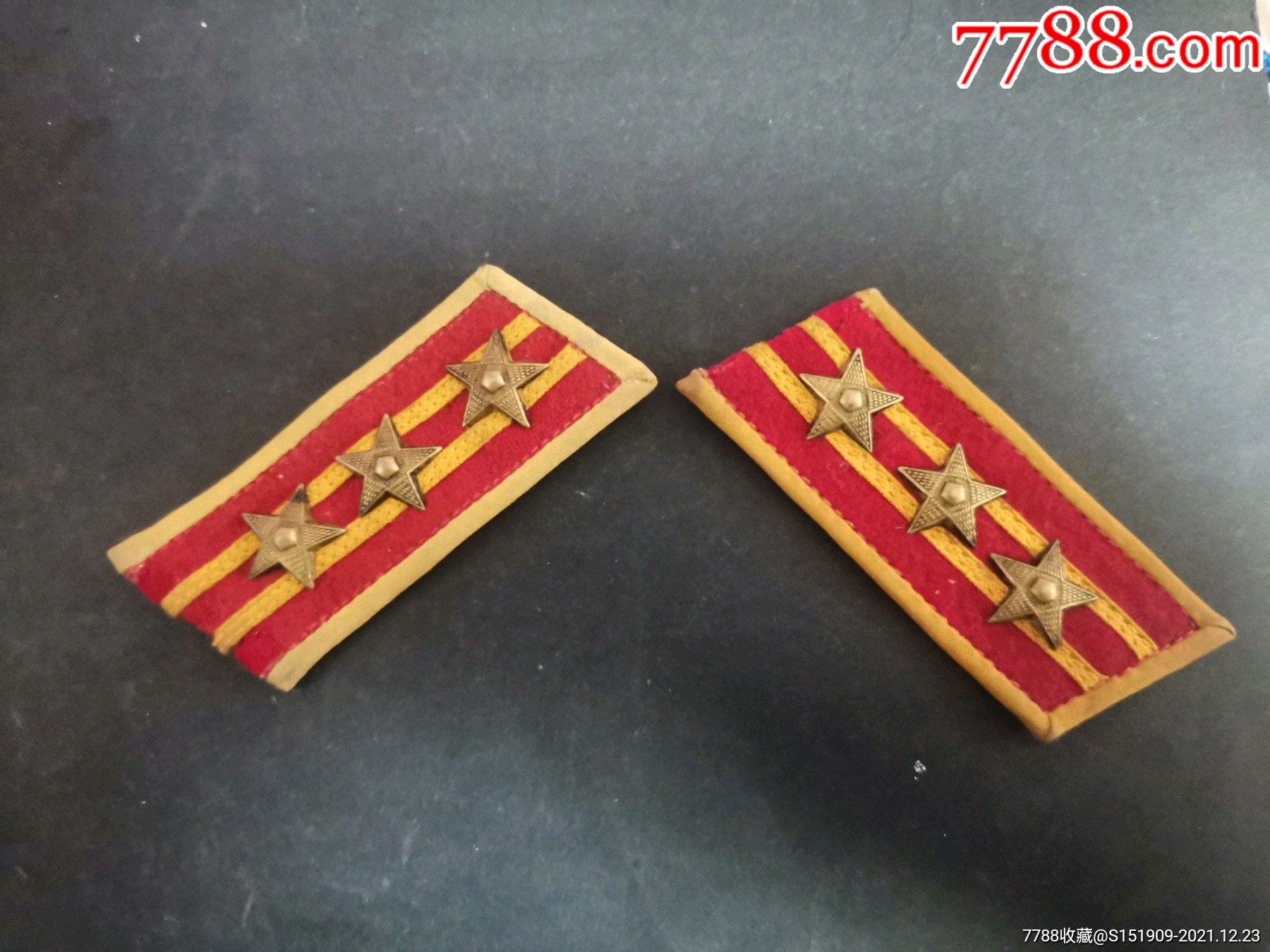 55陆上校常服领章一付铜星