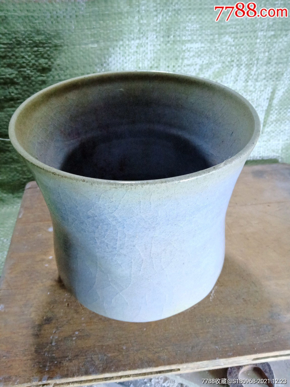 钧窑天蓝釉冰裂纹大渣斗