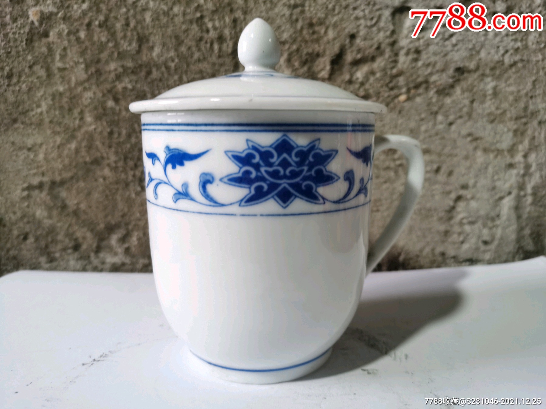 早期红旗瓷厂秞中缠枝青花茶杯