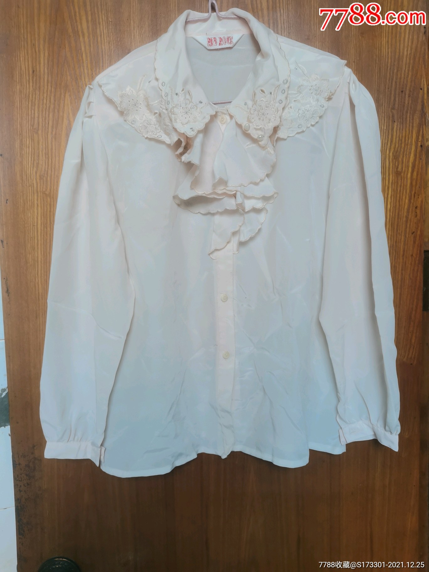 老式镂空刺绣衬衣