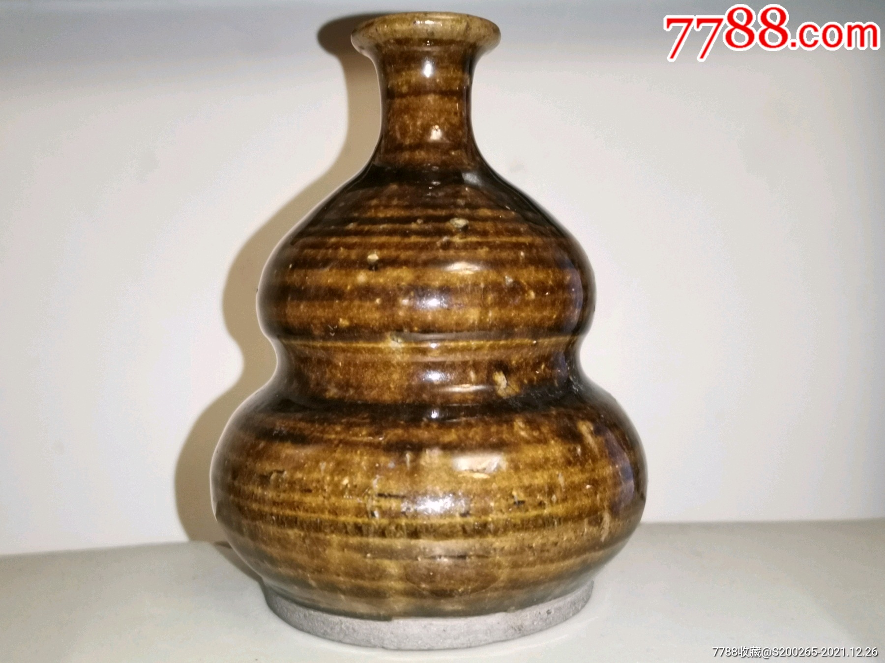 清代酱釉瓷葫芦瓶