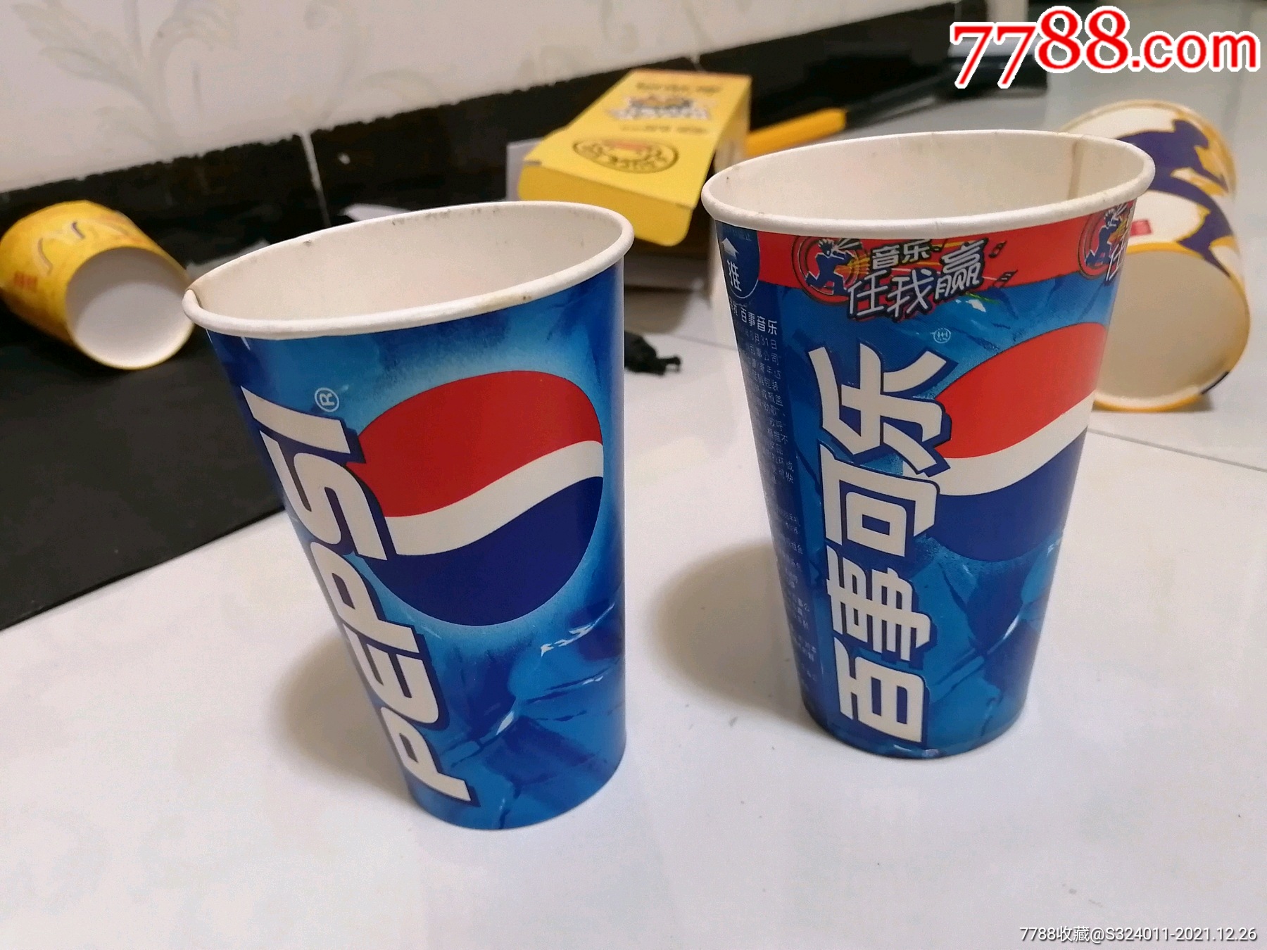百事可乐纸杯两个