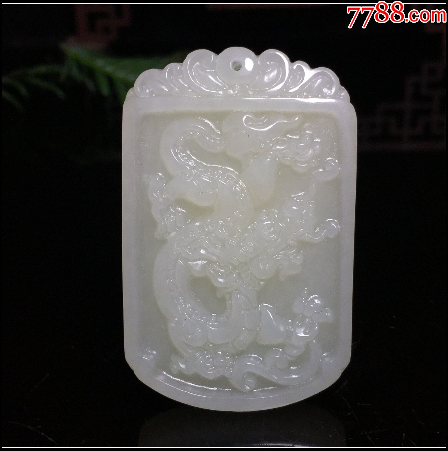 天然新疆和田玉青白玉大气龙牌吊坠