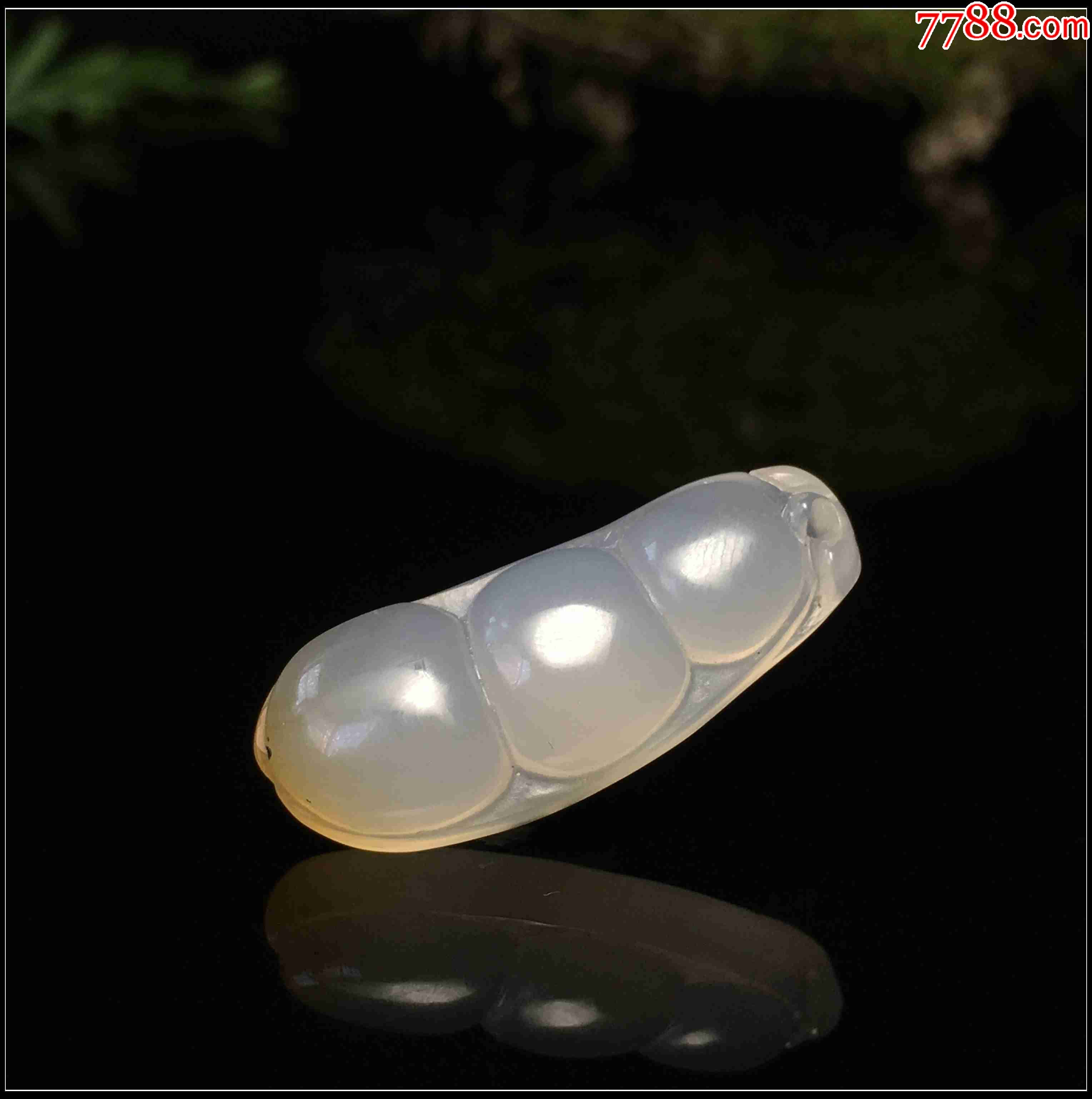 天俏色玉髓福豆吊坠