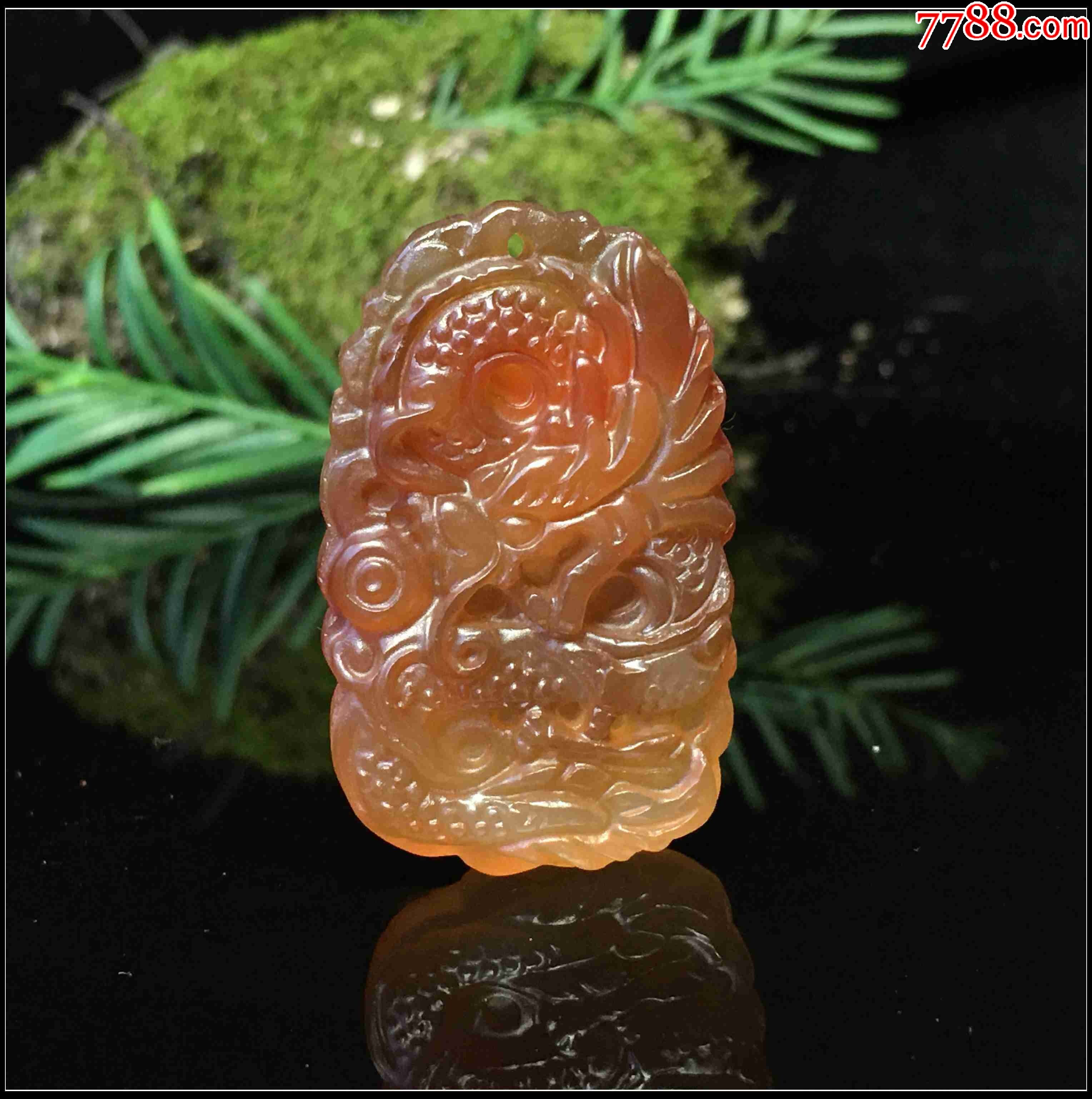 红玉髓龙牌吊坠