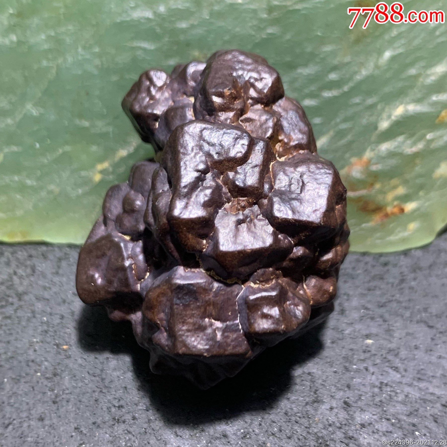 精美罕见戈壁立体纹黑金刚原石一块