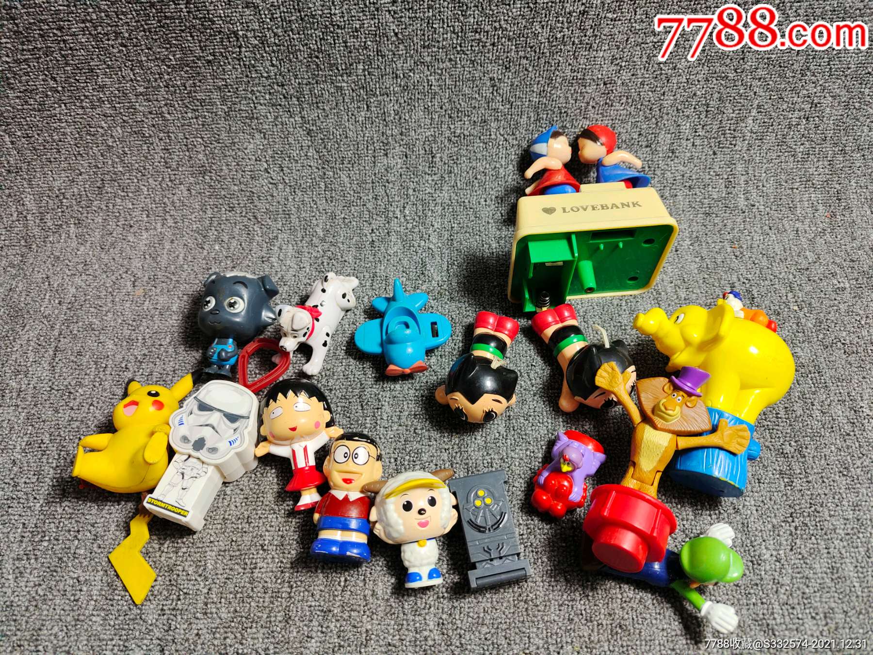 一堆肯德基玩具