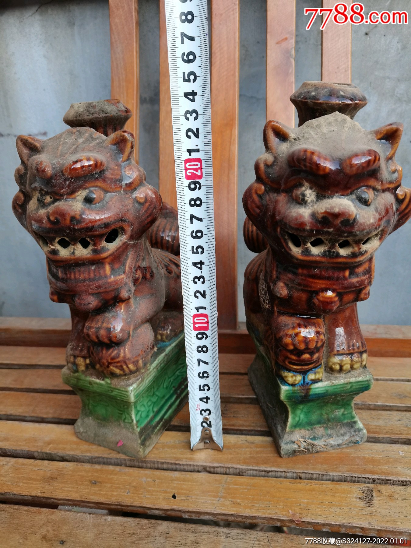 民国狮子烛台