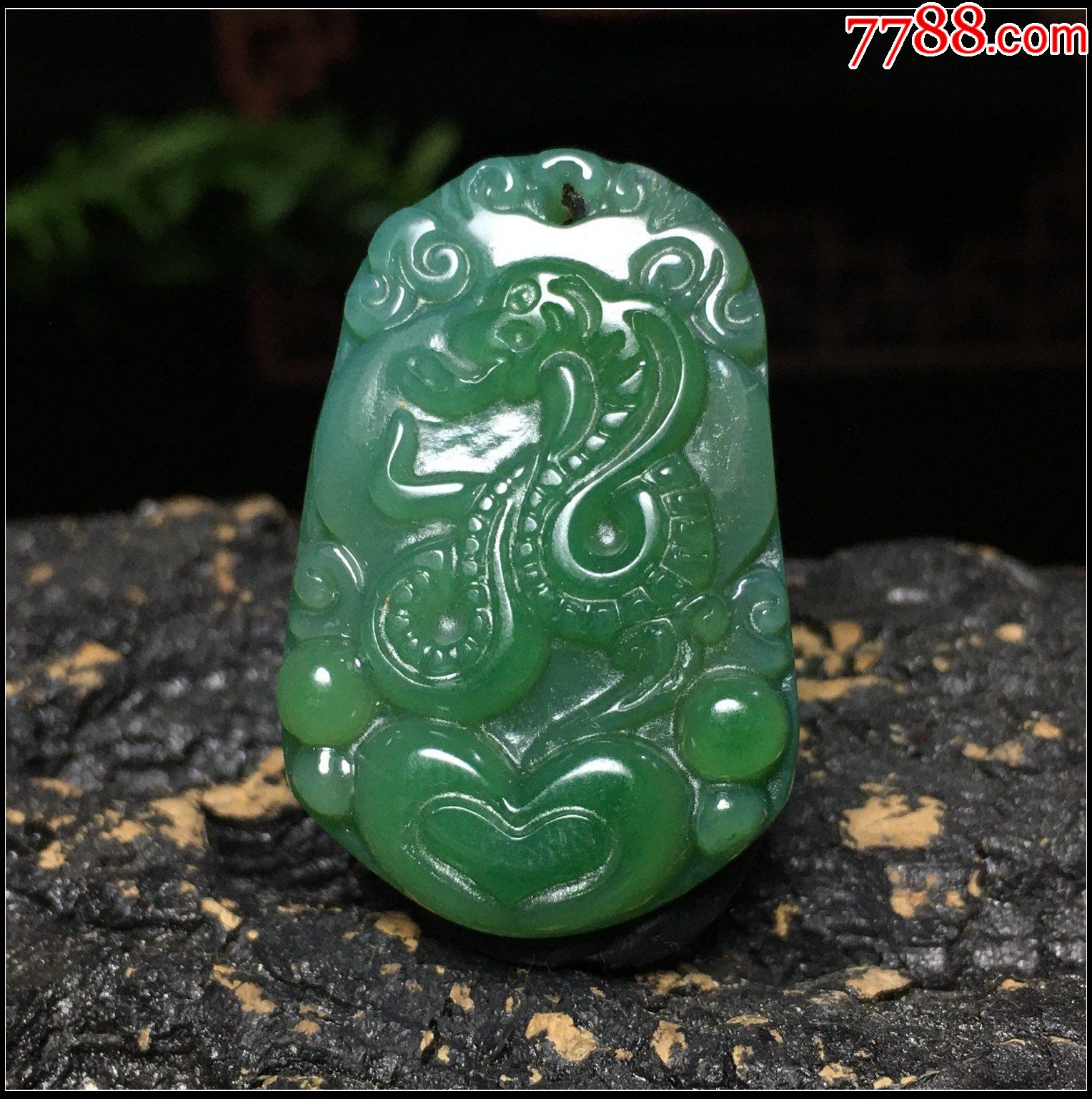 青绿玛瑙灵蛇吊坠