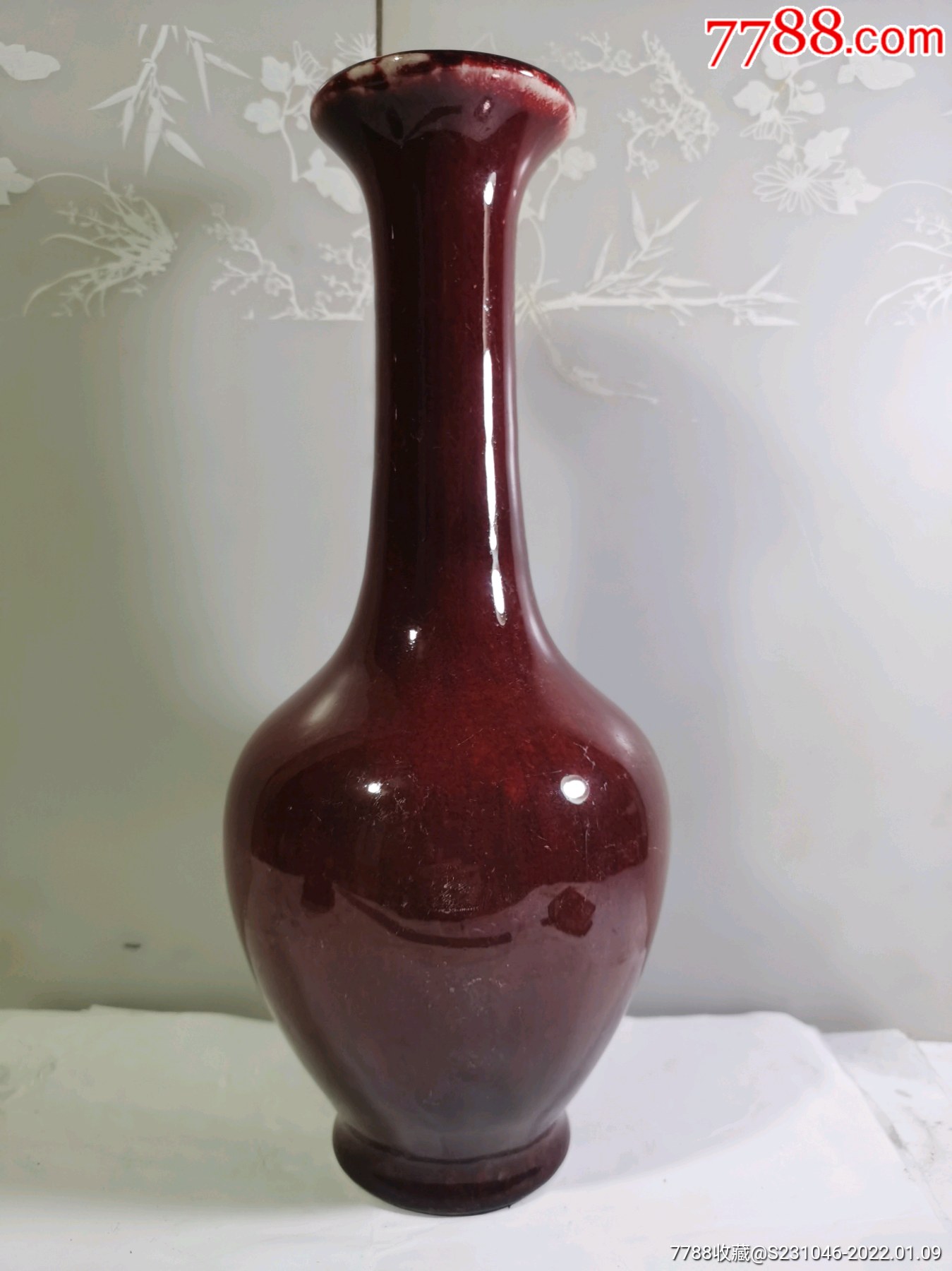 早期建国瓷厂牛血红秞赏瓶