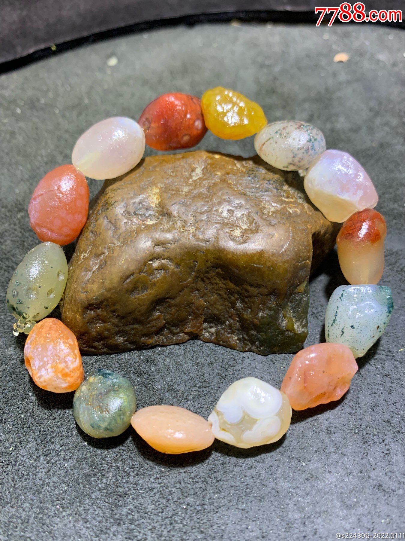 精美阿拉善彩珠玛瑙原石手串一条