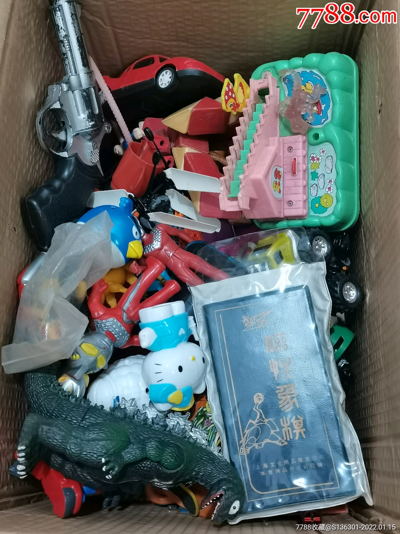 乱七八糟老玩具一箱