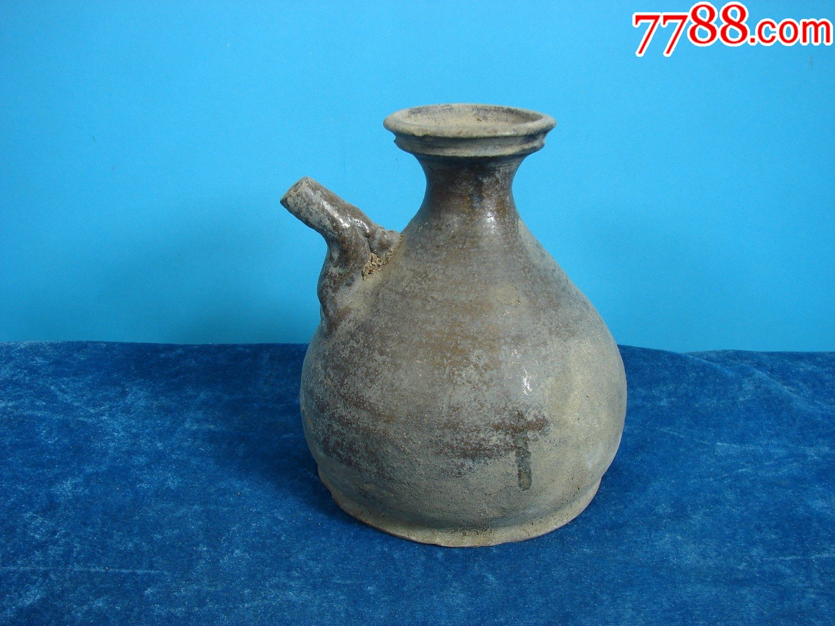 低价起拍稀见的五代青釉军持壶