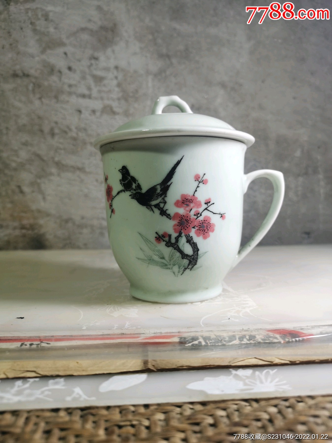 70年代建国瓷厂豆青秞粉彩花鸟茶杯