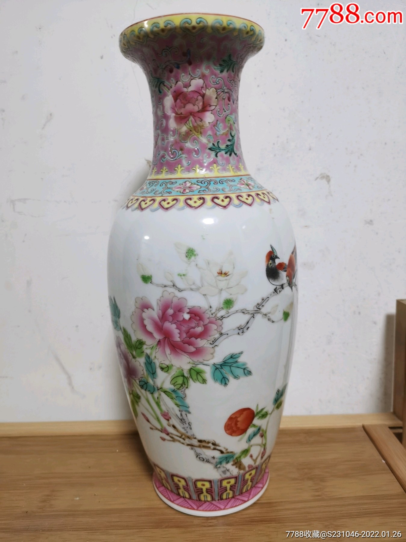 50年代艺术瓷厂粉彩花鸟花篮瓶