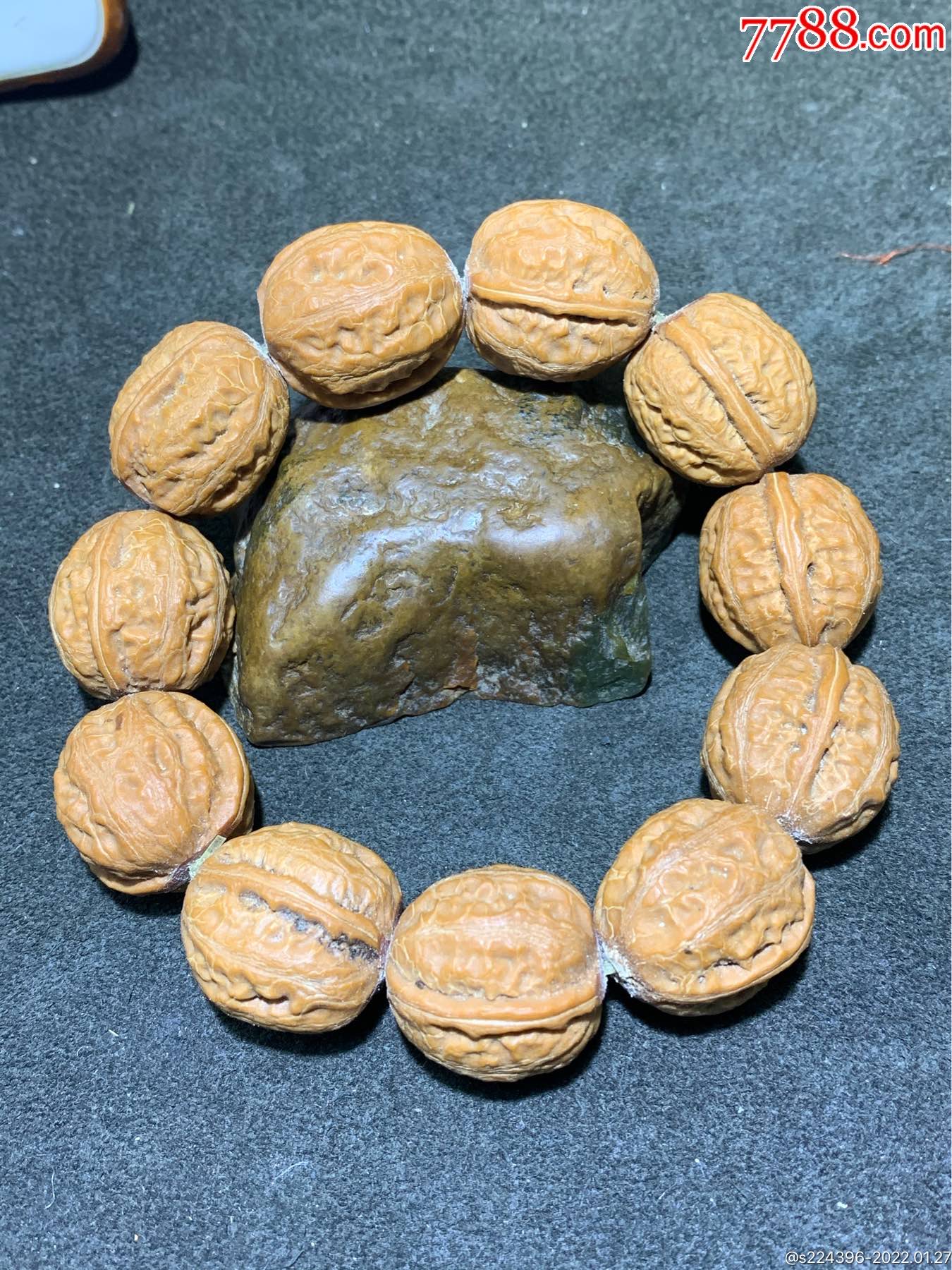 天然精美秋子核桃单圈手串手持一条