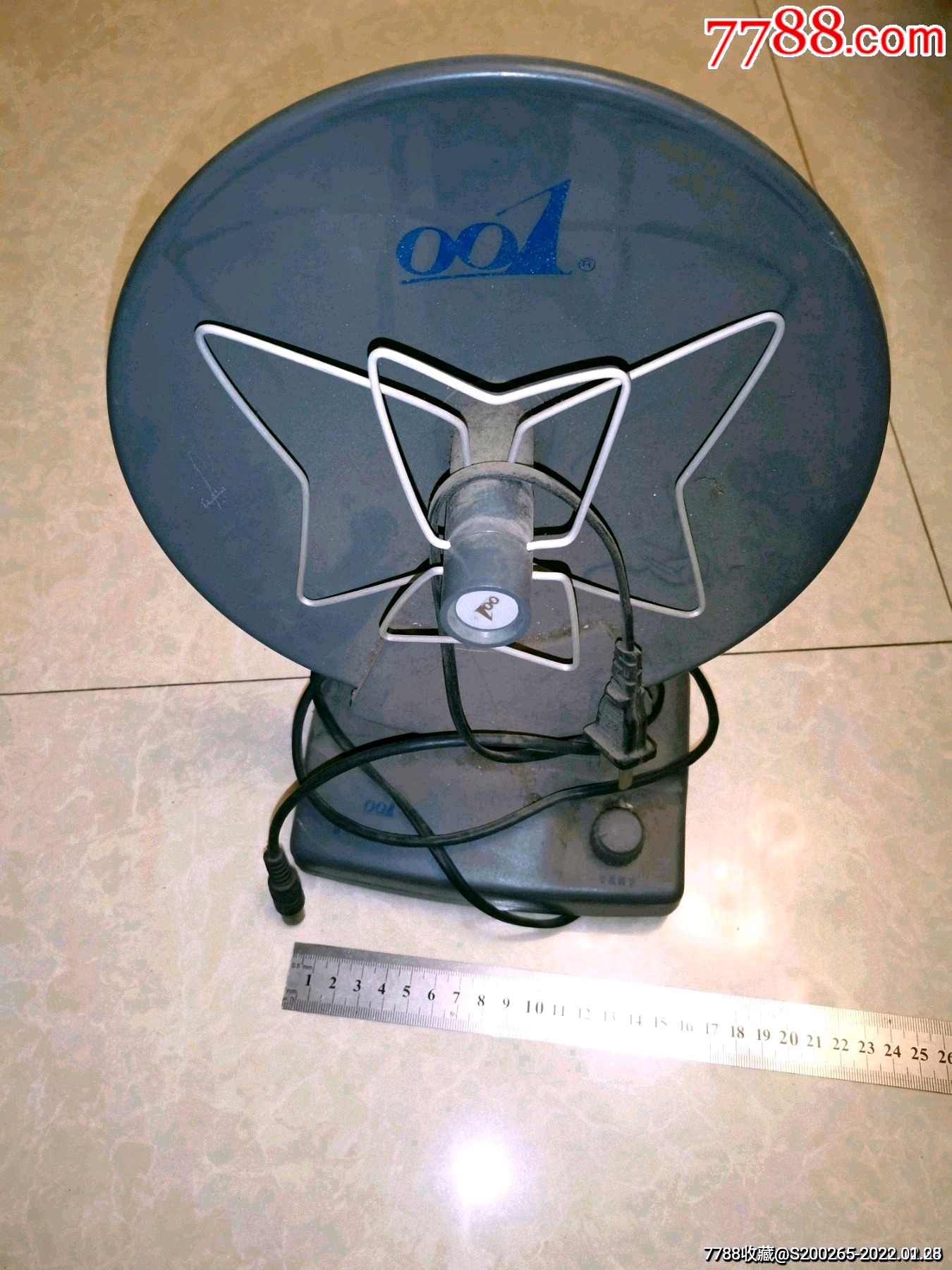 老的黑白电视机天线001电视机天线